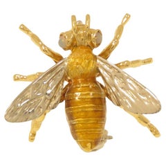 Broche abeille en or jaune et blanc avec émail 