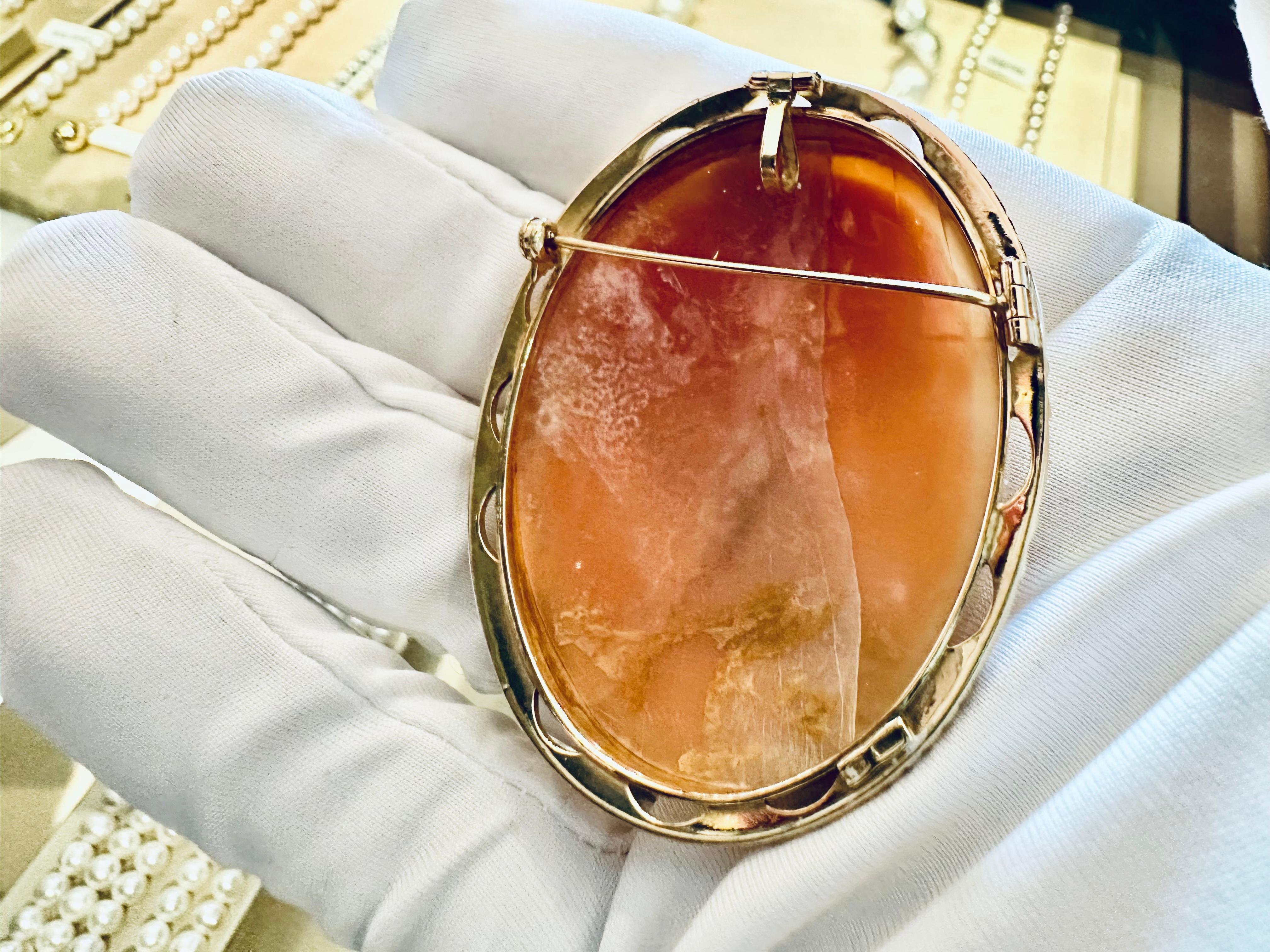Women's or Men's Spilla Cammeo in Oro Giallo 18kt – Un’Opera di Maestria Artigianale For Sale