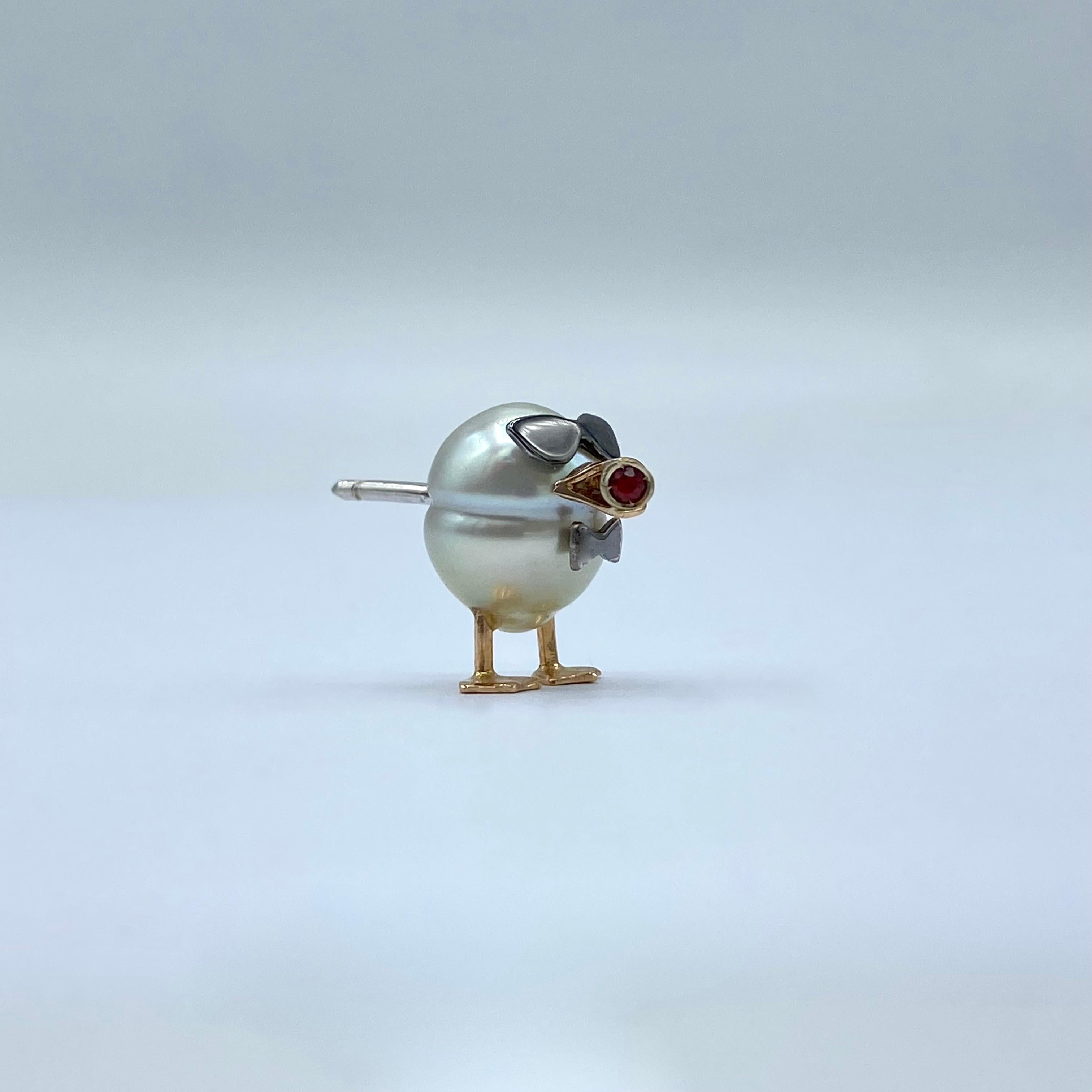 Duck jacket brooch cigar glasses and bow tie in 18Kt gold pearl and sapphire For Sale 4