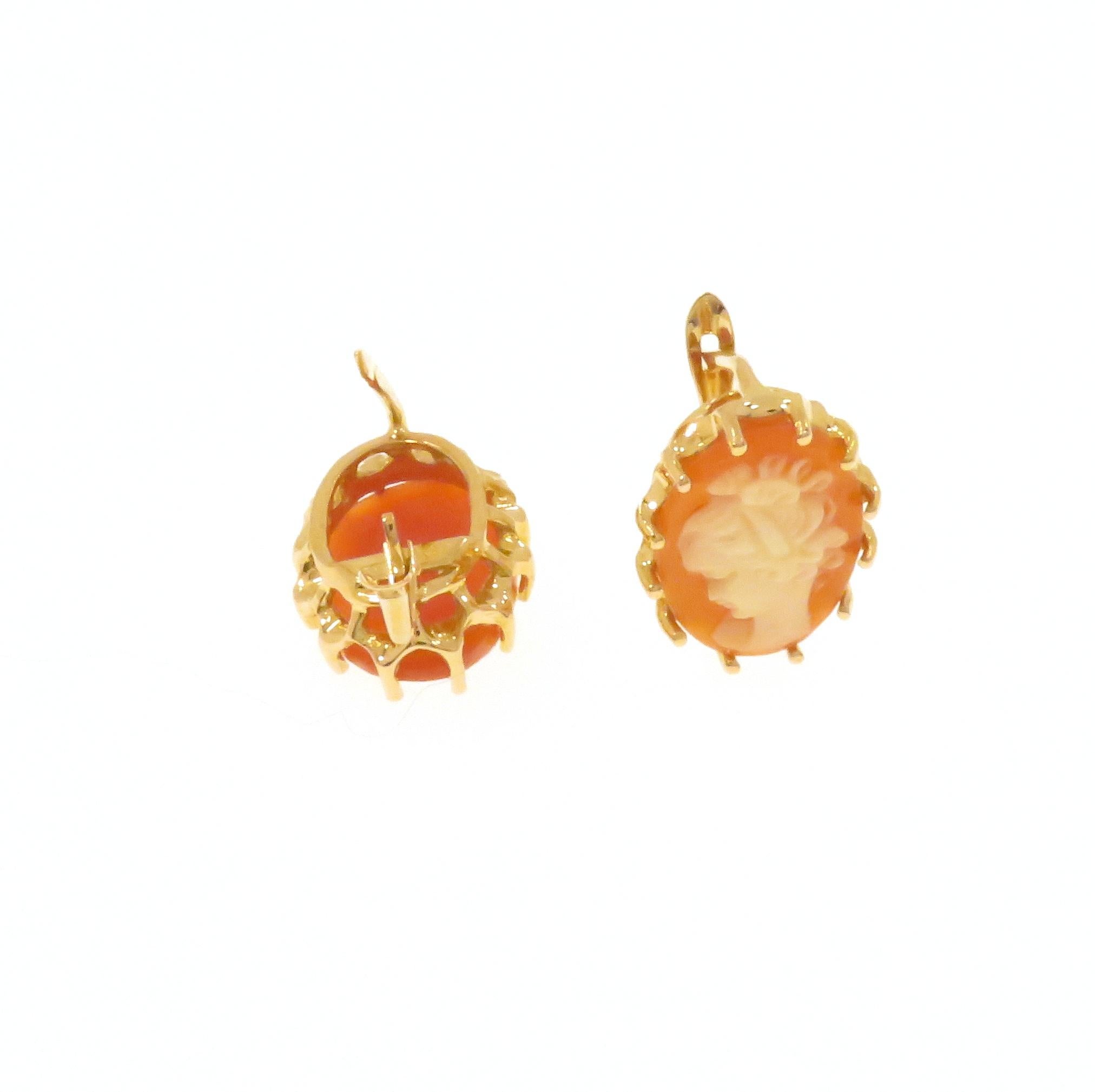 Spilla E Orecchini Con Cameo in Madreperla in Oro Giallo 18k en venta 4