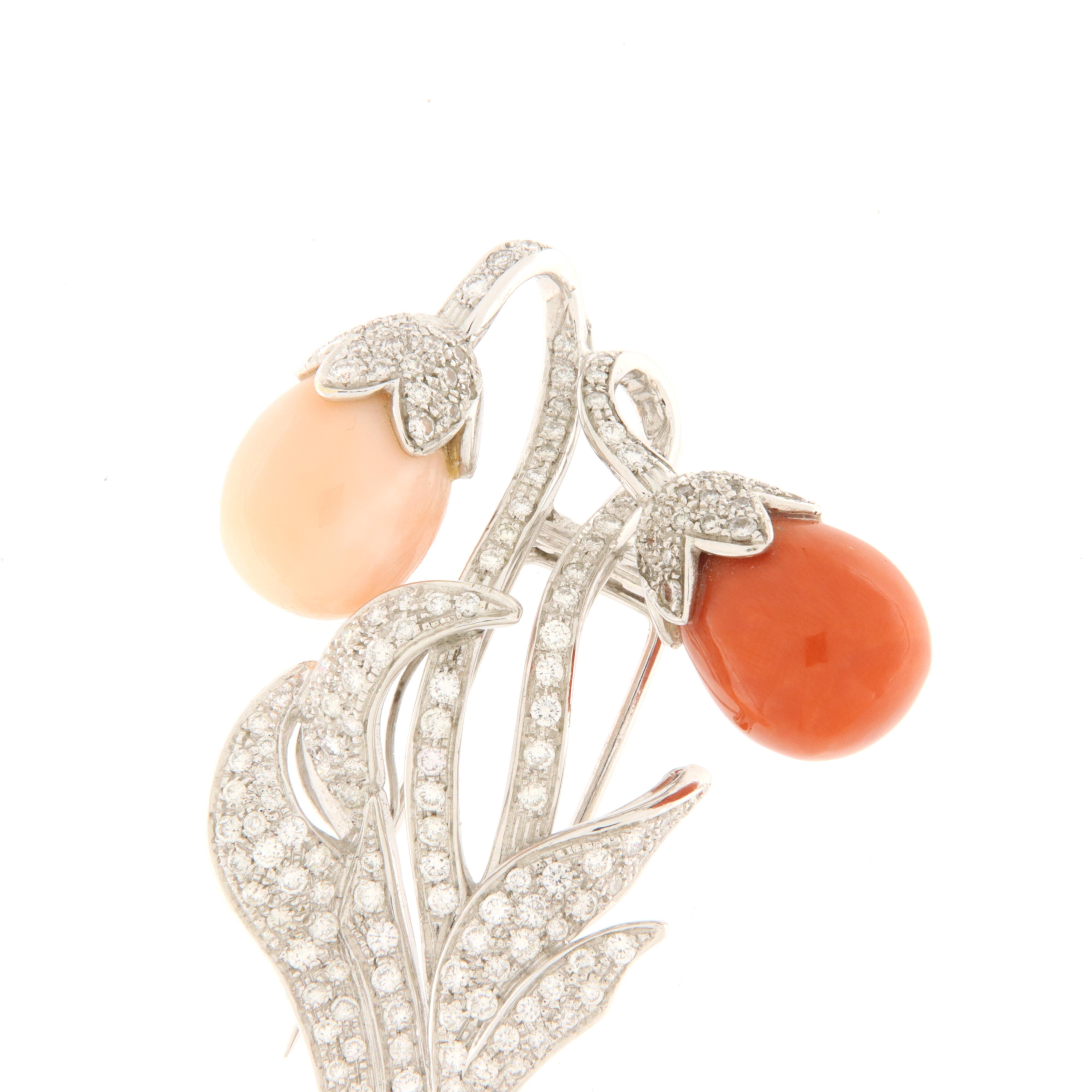 Important brooch in white gold and pavé diamonds (ct.3.08). Reproduces a flower with petals and double bud, one with red coral drop and the other with pink coral drop.