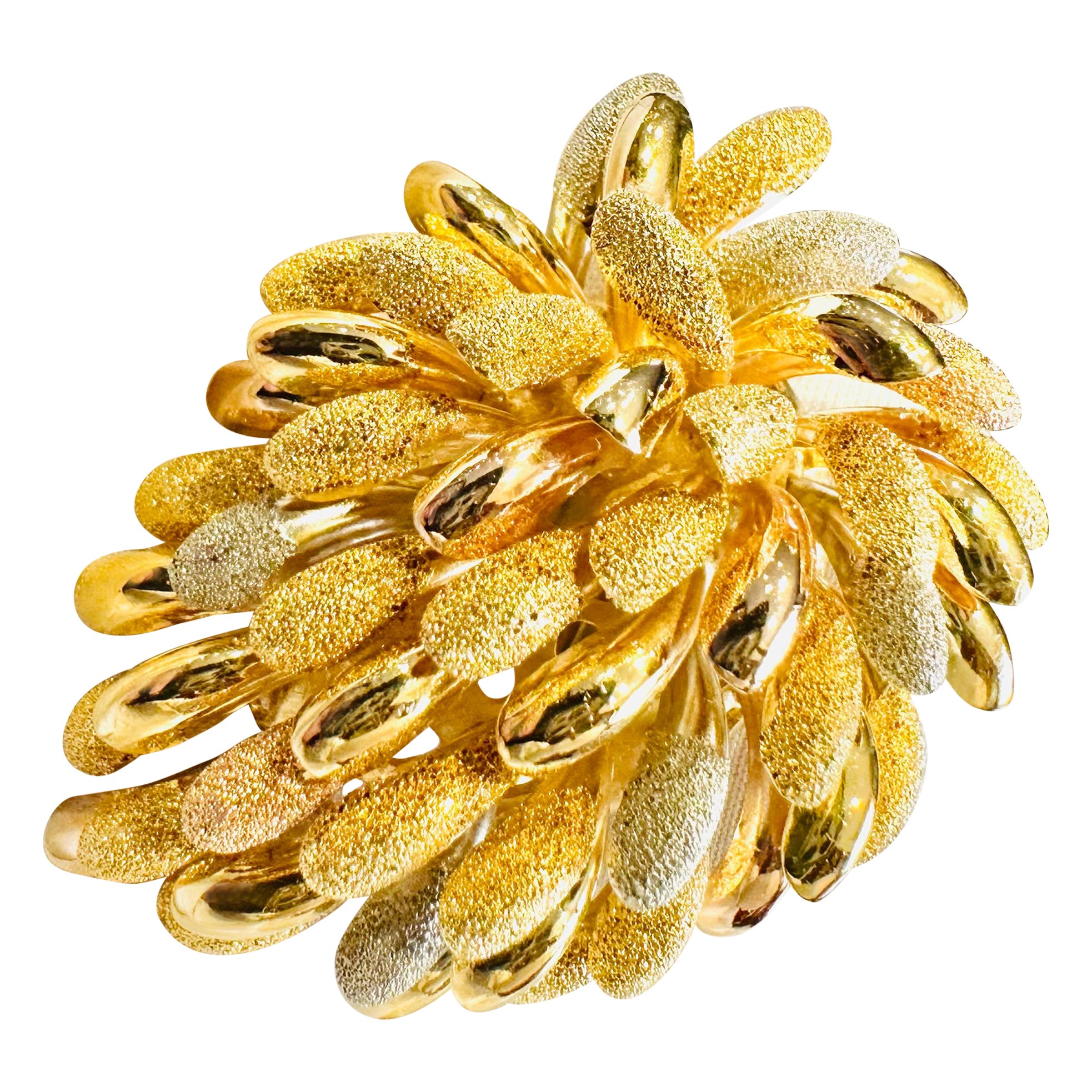 Broche Flor de Oro Amarillo, Blanco y Rosa 18kt - Elegancia y Artesanía