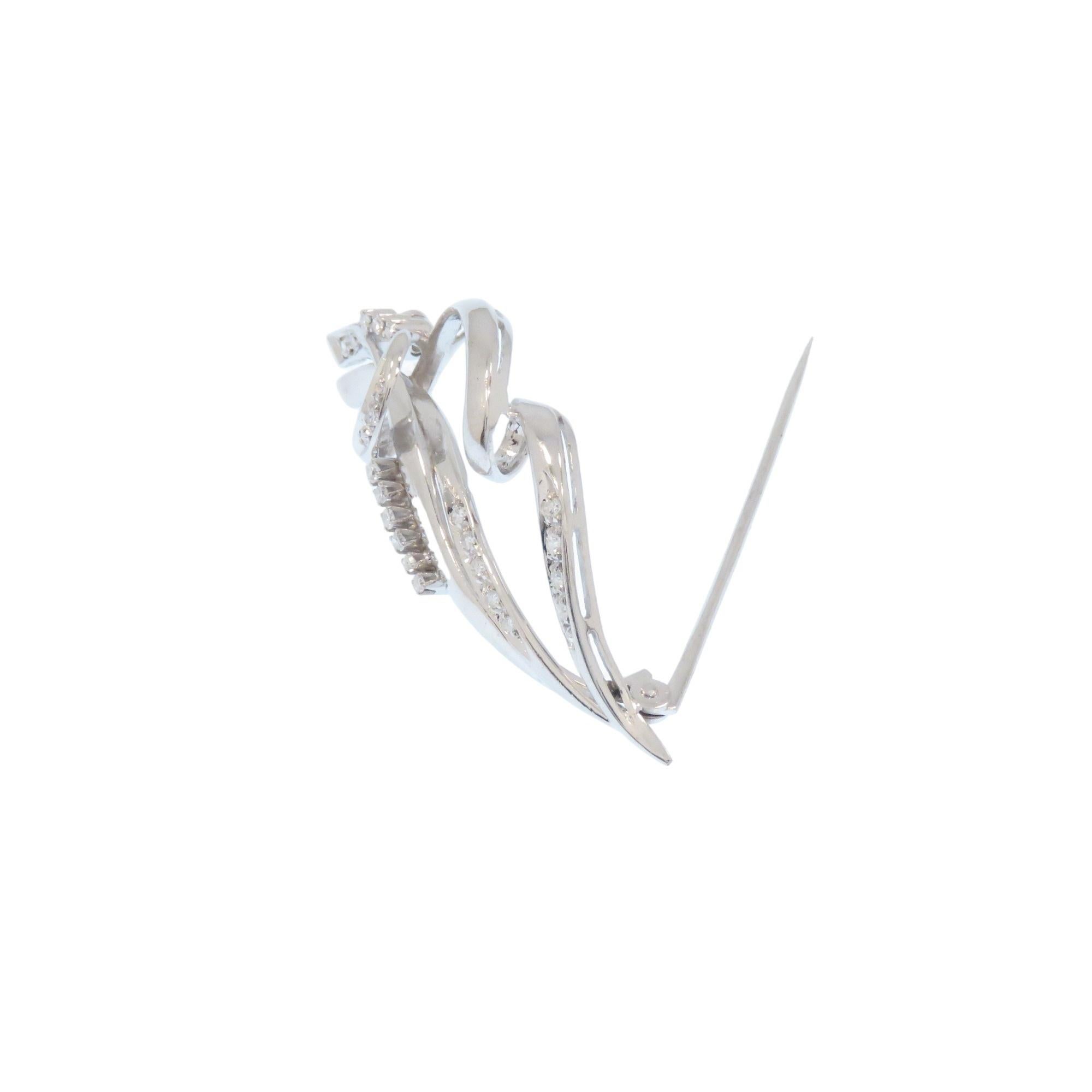 Brilliant Cut White gold brooch with diamonds 1960 For Sale