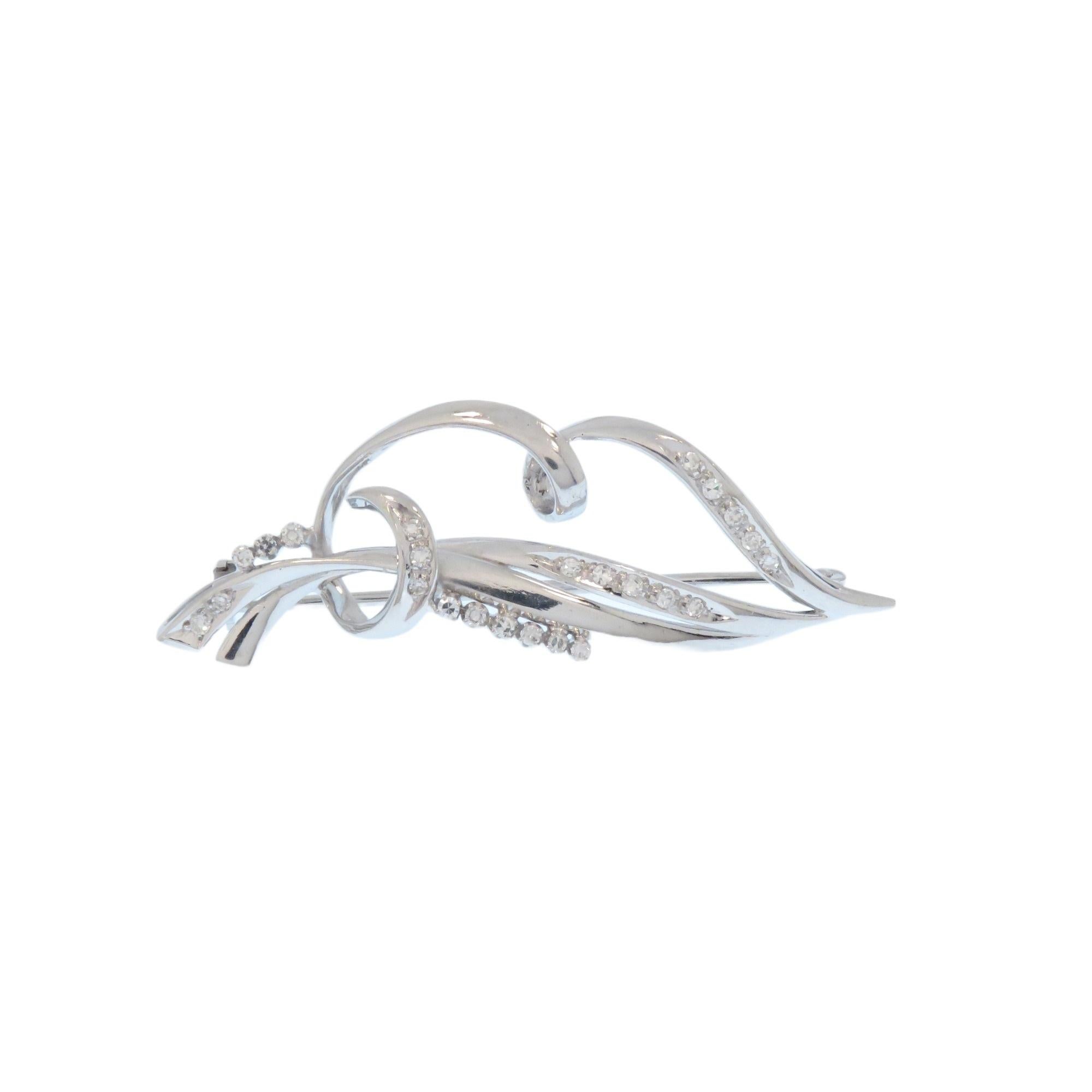 Women's White gold brooch with diamonds 1960 For Sale