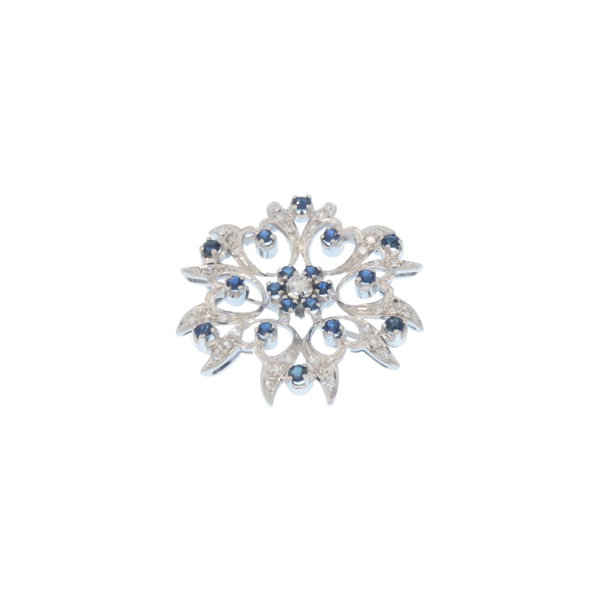 Taille brillant Broche  en or blanc avec diamants et saphirs bleus en vente