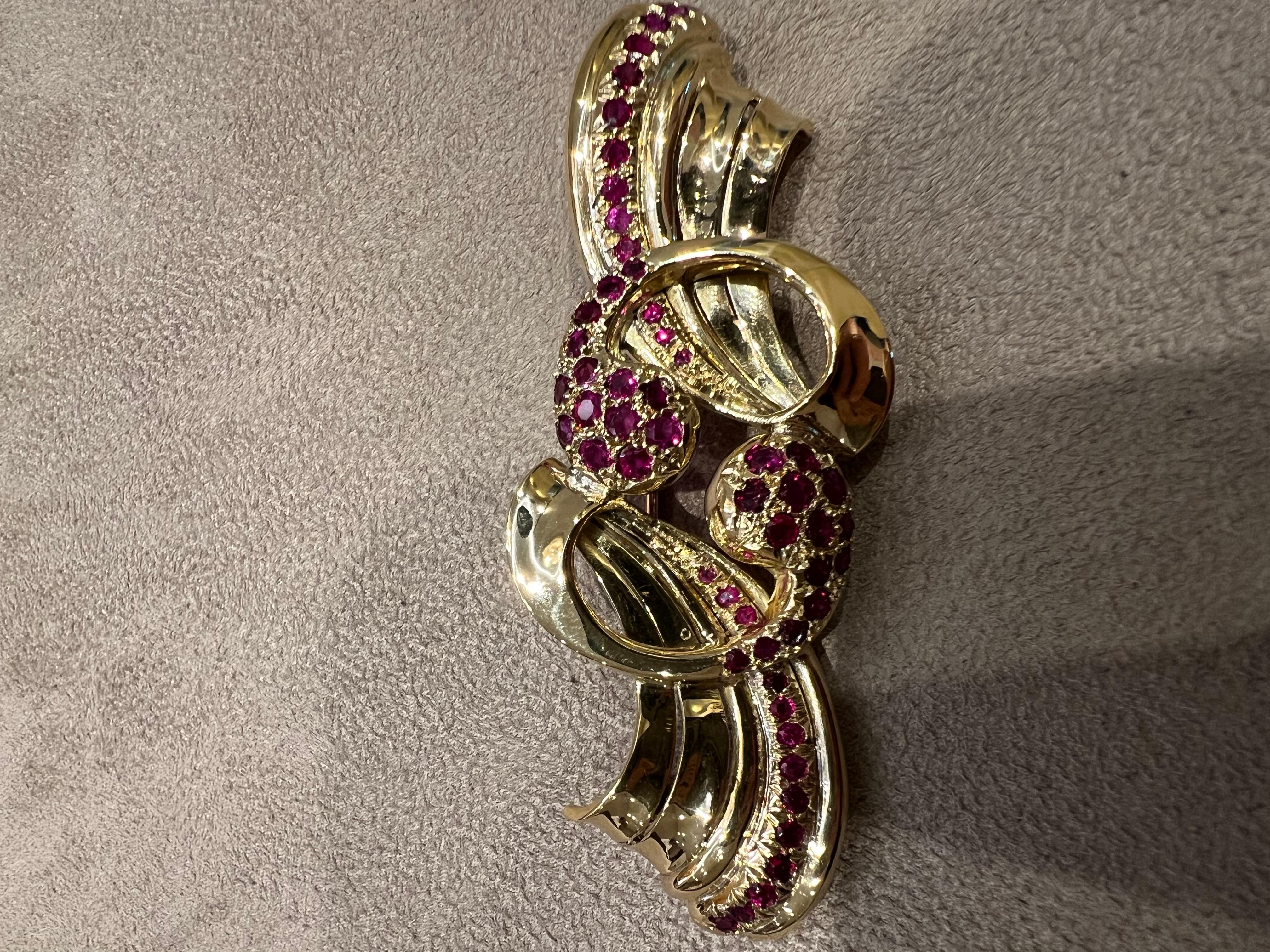 Broche en or jaune avec rubis Bon état - En vente à Bologna, IT