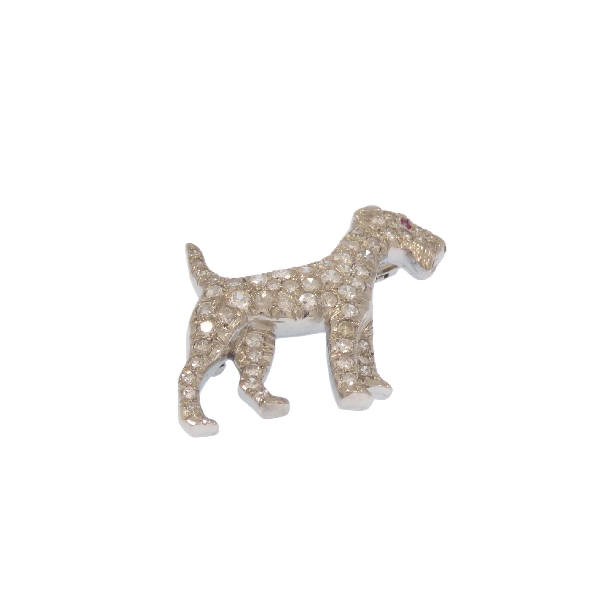 Taille ronde Broche en platine et diamants pour chien Airedale  en vente