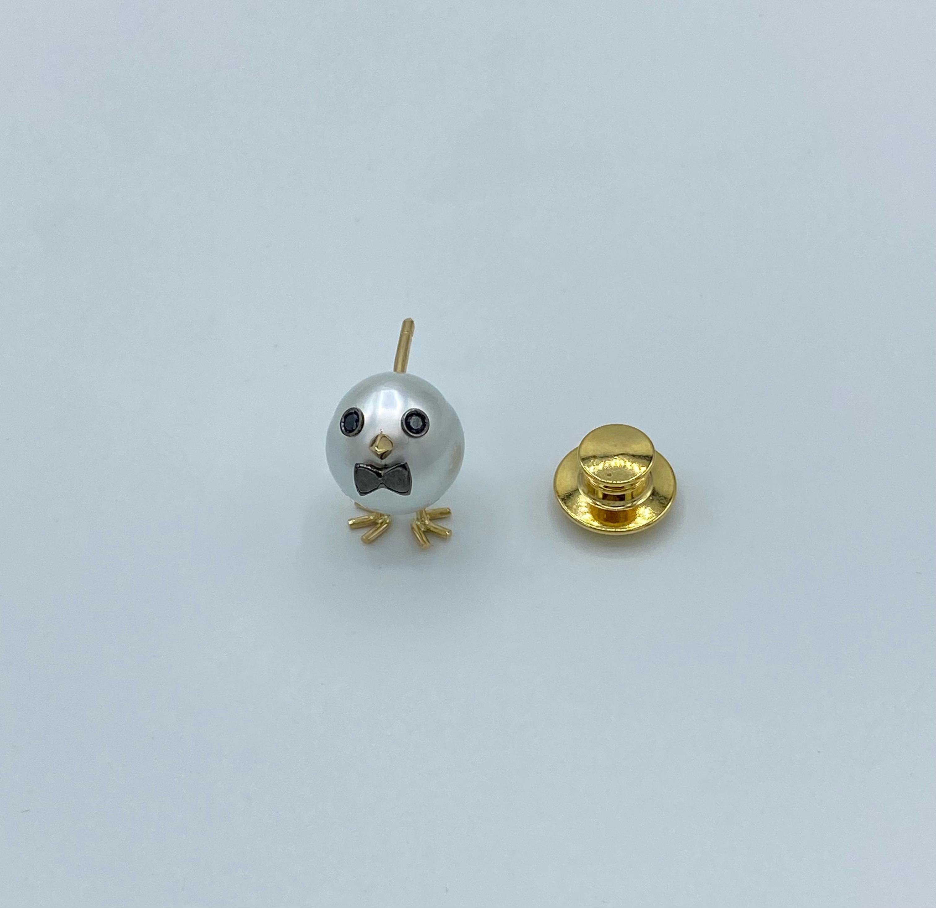 Spilla pulcino con papillon in oro 18Kt perla australiana e diamanti neri For Sale 1