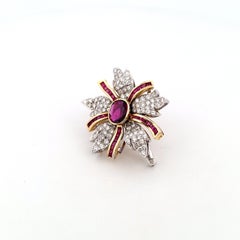 Vintage Blumenbrosche aus 18 Kt Weiß- und Gelbgold mit Rubinen und Diamanten