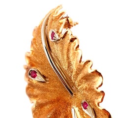 Broche Vintage Italiano de Oro de 18 Kt con Rubíes Naturales