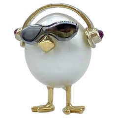 Spillino da giacca pulcino in oro 18Kt rubini cabochon e perla australiana