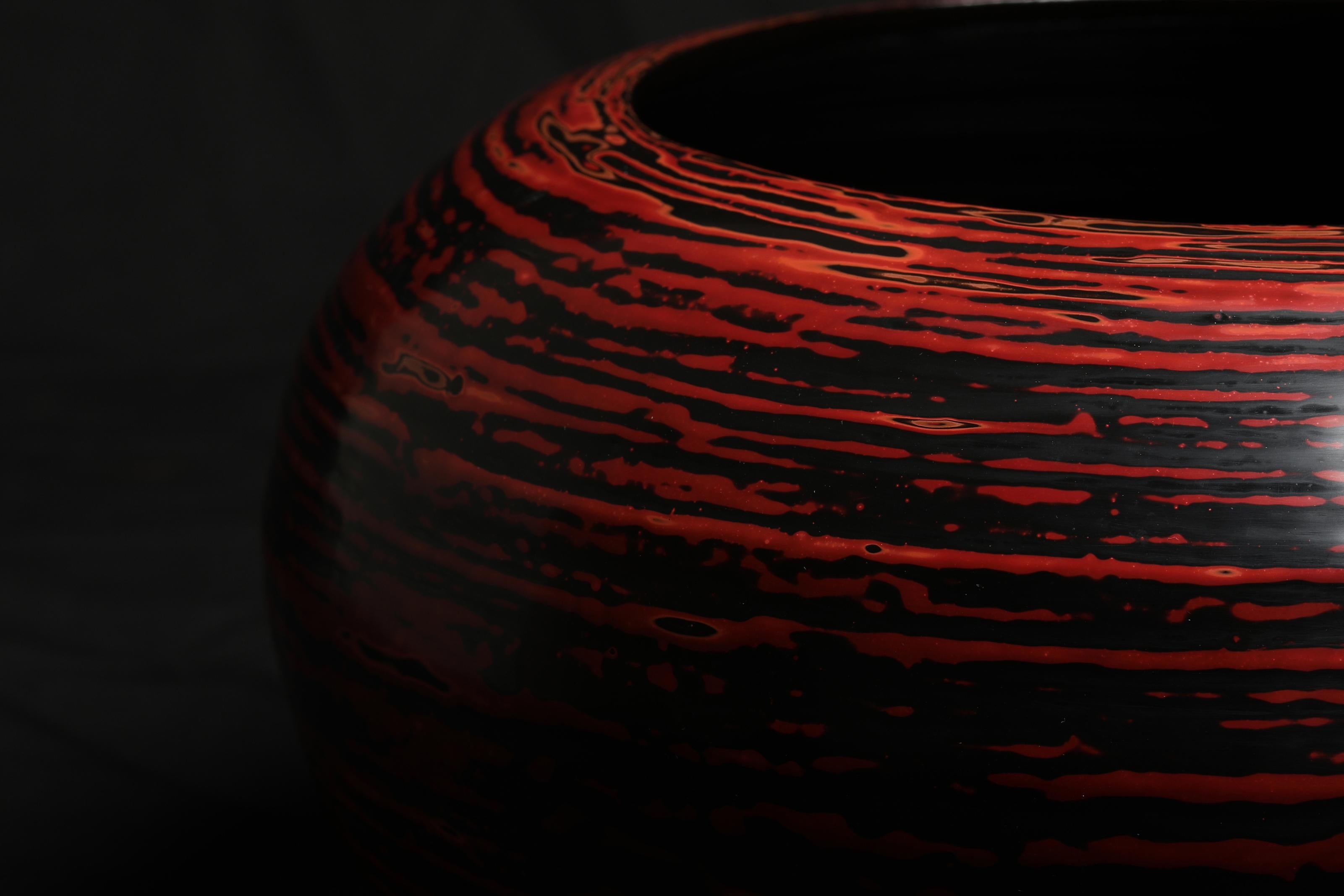 Art Deco Natural Urushi Negoro Red and Black Lacquer Spin Bowl by Alexander Lamont For Sale