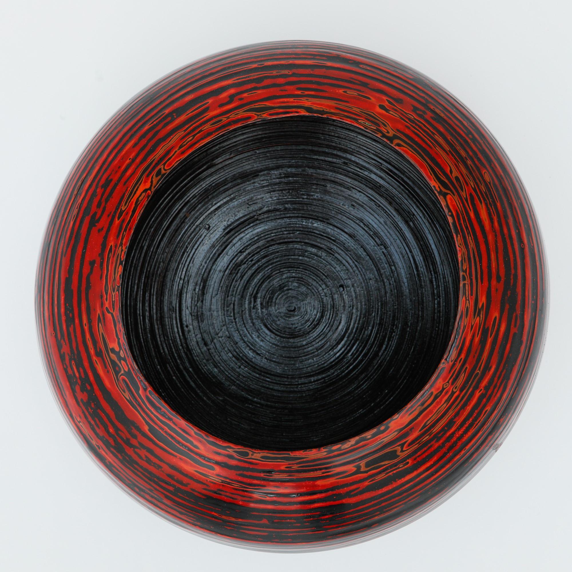 Thai Natural Urushi Negoro Red and Black Lacquer Spin Bowl by Alexander Lamont For Sale
