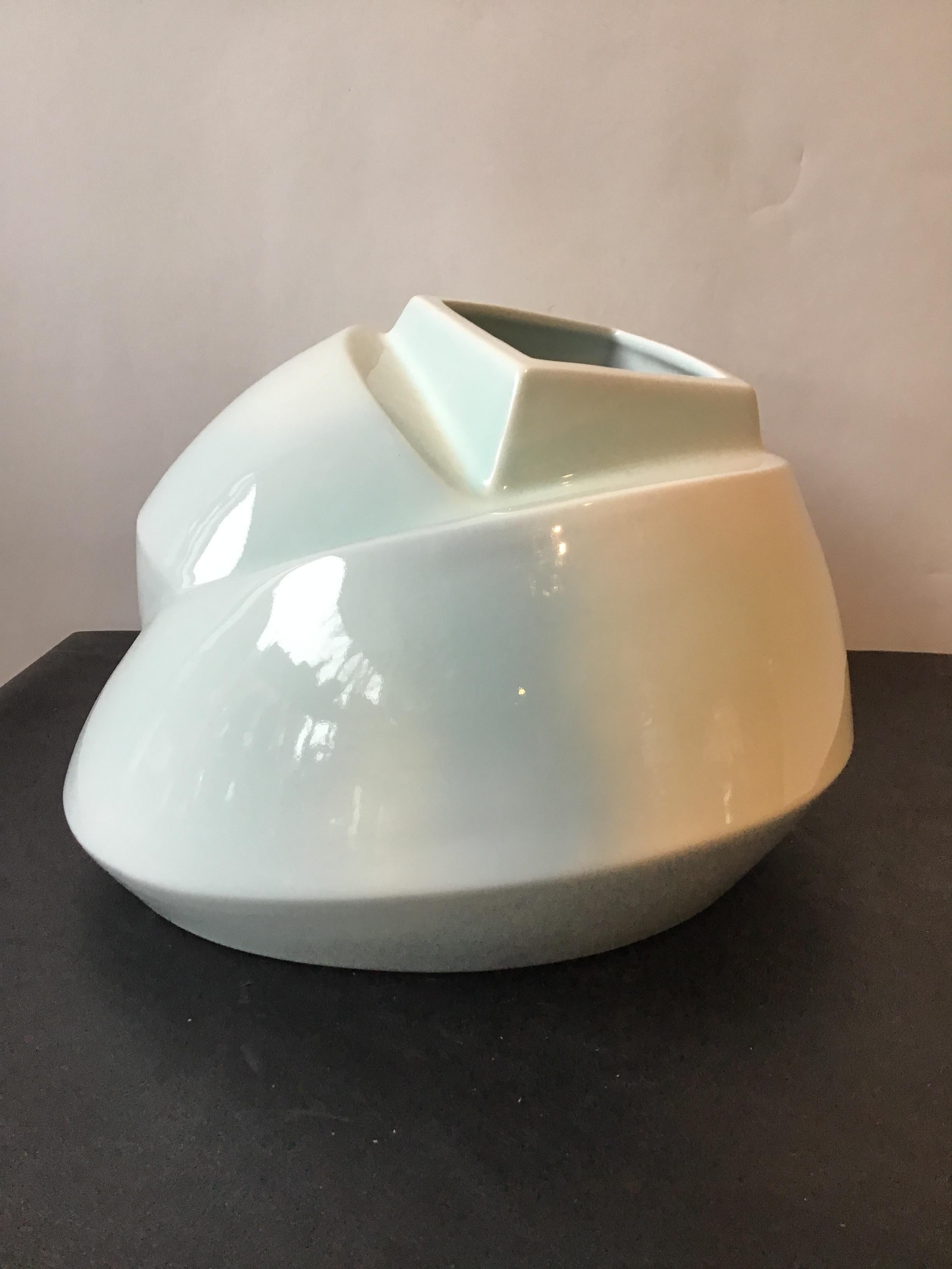 Spin ceramics diamond top vase. New.