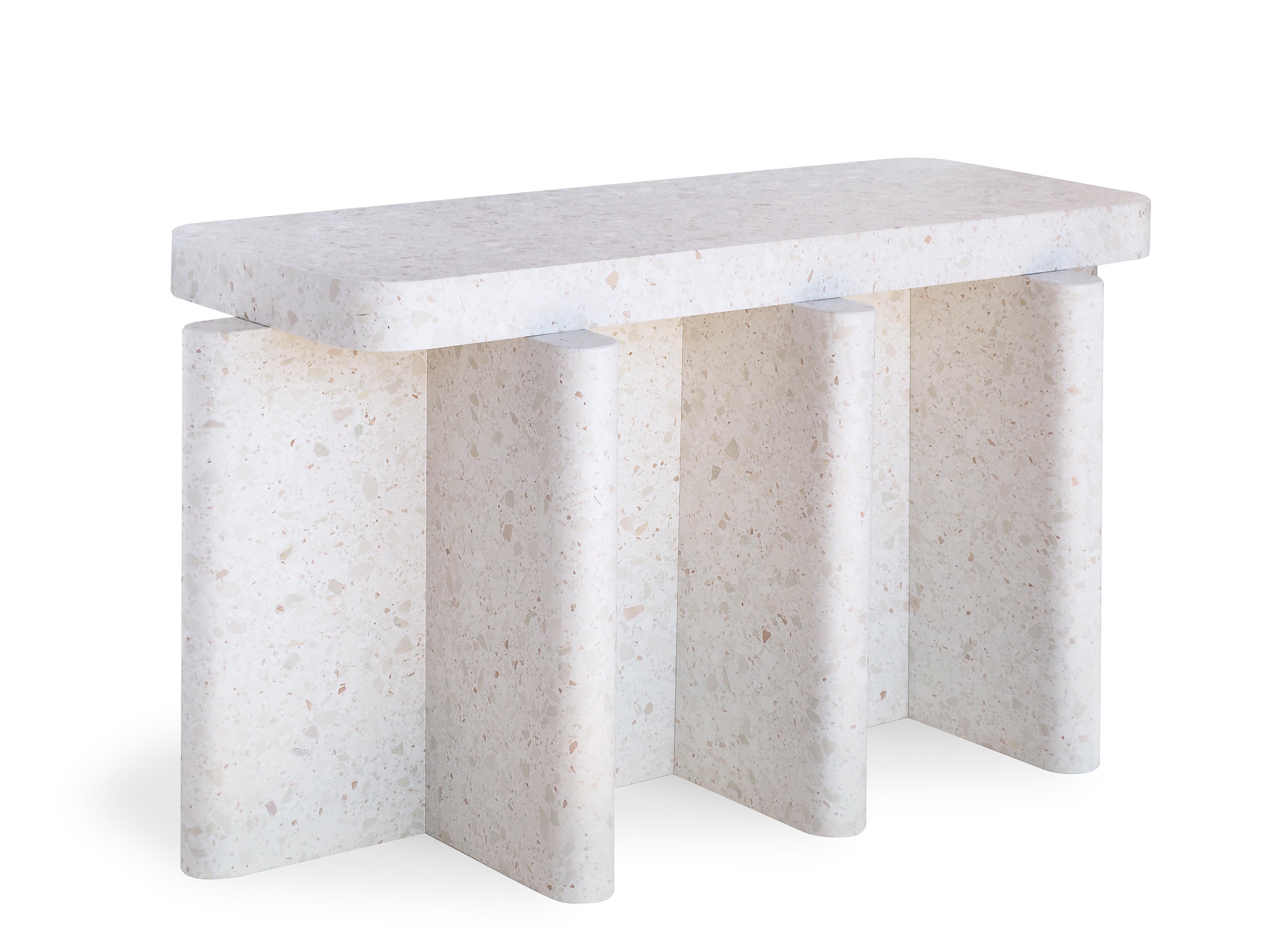 Spina in the Bianco Antico terrazzo version is the coffee table/bench made in a single piece.
The concept of the stacked elements makes it a sort of altar with a rationalist totemic representation devoid of any decorative element.
The classicism