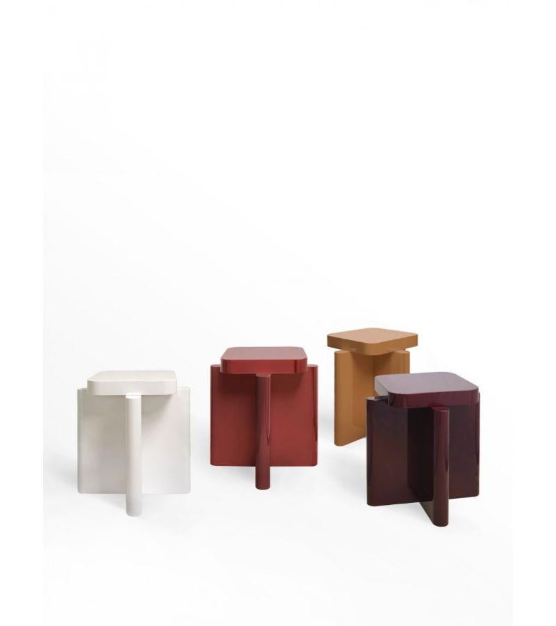 Moderne Banc en bois massif rouge bordeaux Spina B2.1 fabriqué à la main par CARA Davide en vente
