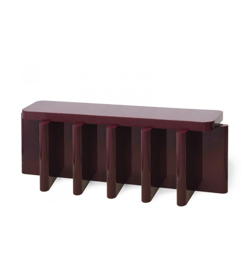 Banc en bois massif rouge bordeaux Spina B3.1 fabriqué à la main par CARA Davide Neuf - En vente à Geneve, CH
