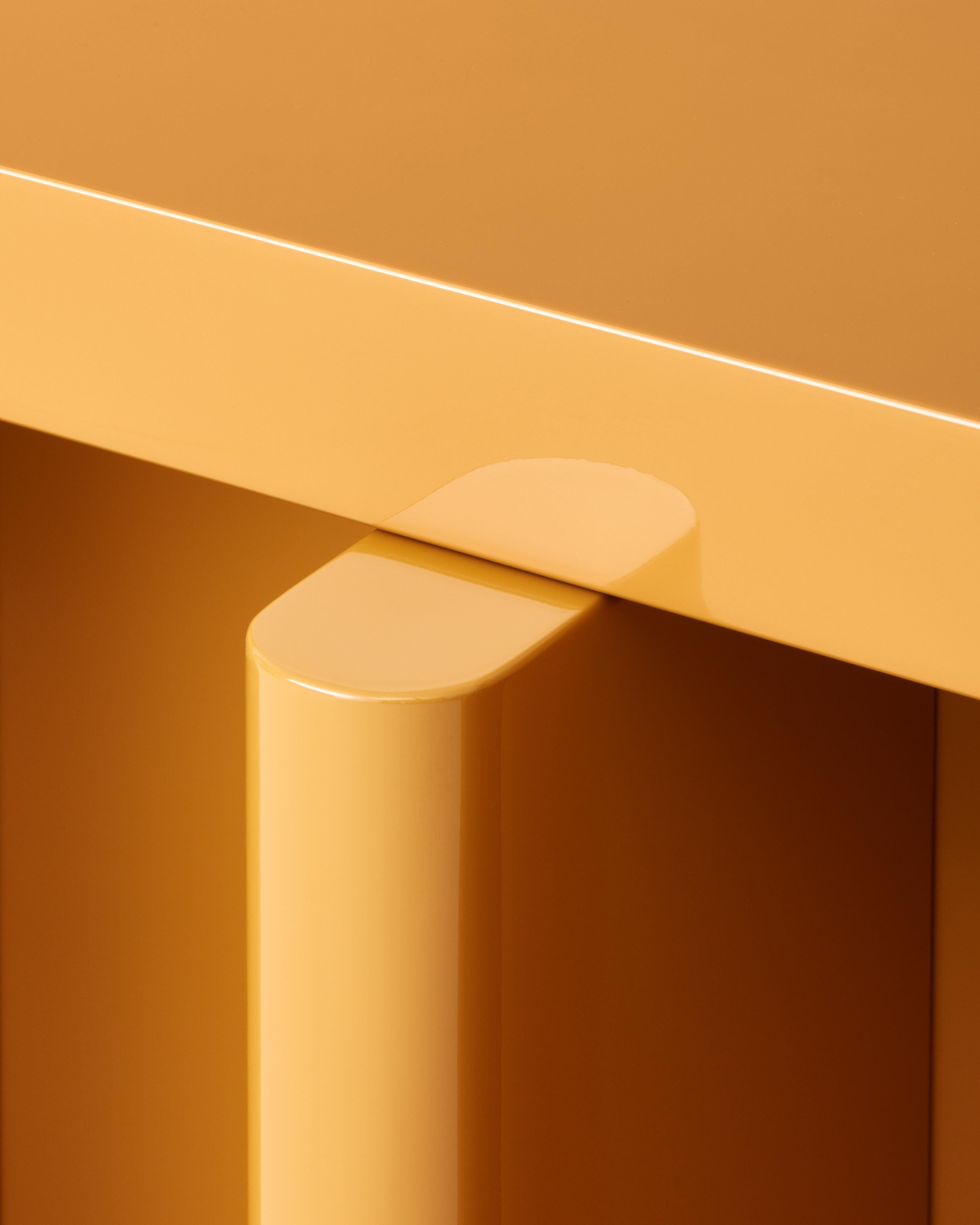 Moderne Console Spina C5.1 en laque jaune caramel de Portego en vente