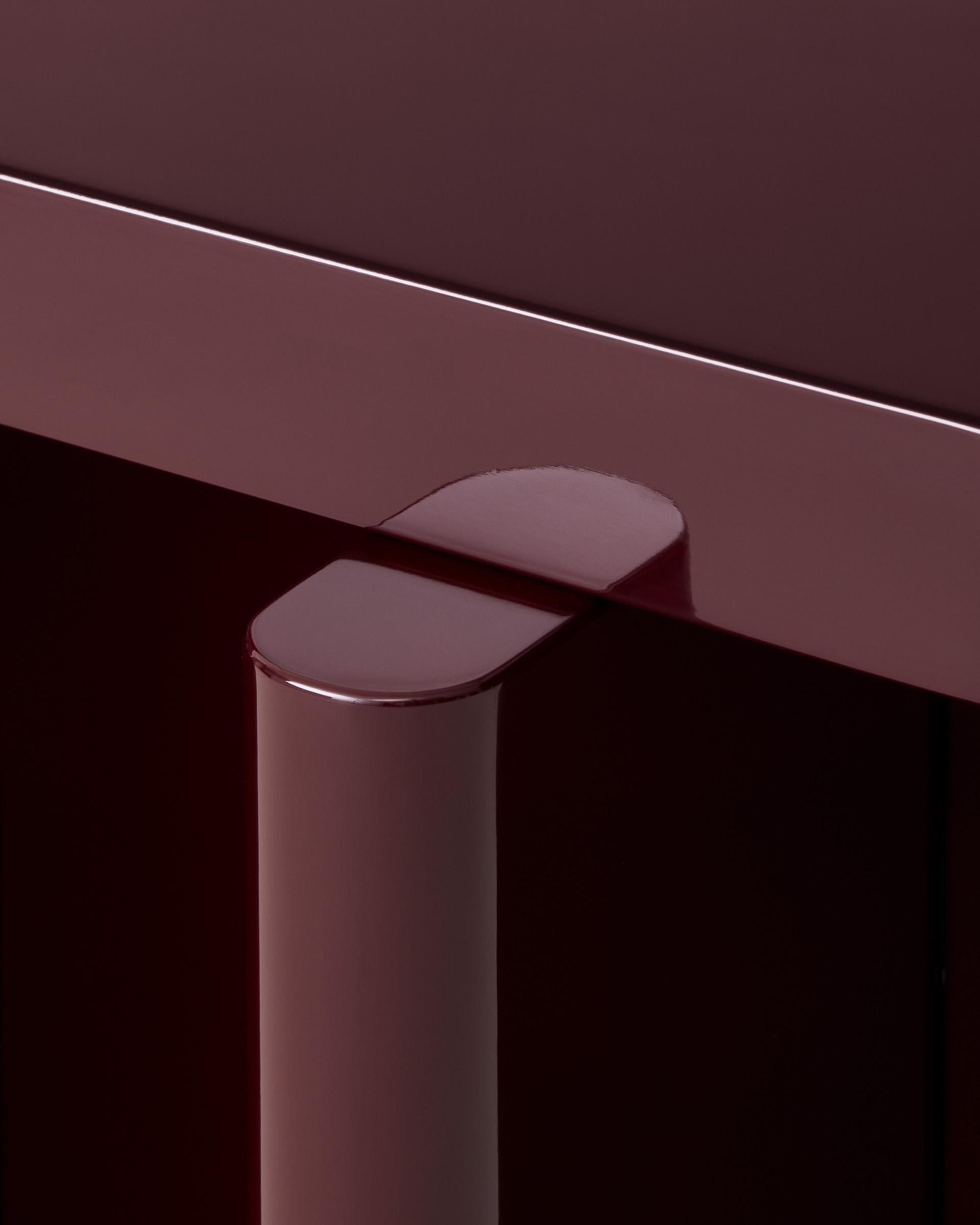 Table d'appoint Spina T1.1 en laque - Bordeaux - Éditée par Portego Neuf - En vente à Stienta, IT