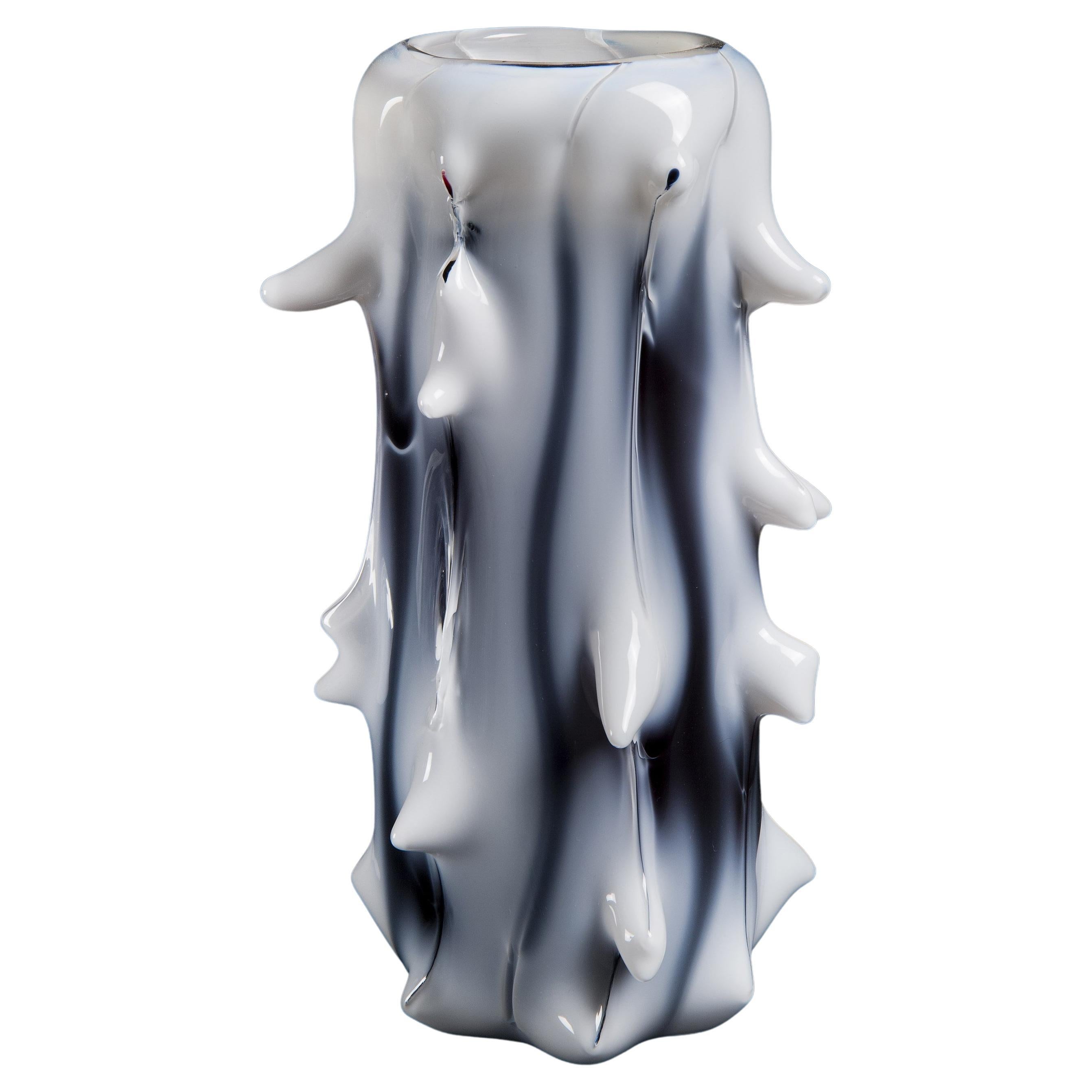 Spinal III, Vase en verre blanc et aubergine inspiré d'un arbre unique par Mårten Medbo en vente