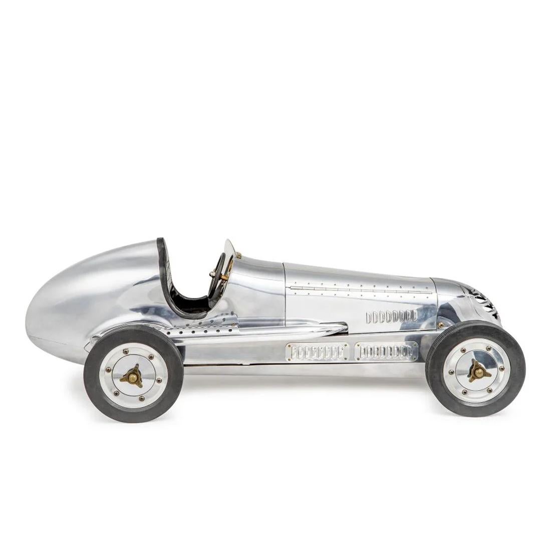 Model Spindizzies polished racing with aluminium 
structure, with plastic and aluminium details. Model 
in polished aluminium finish.