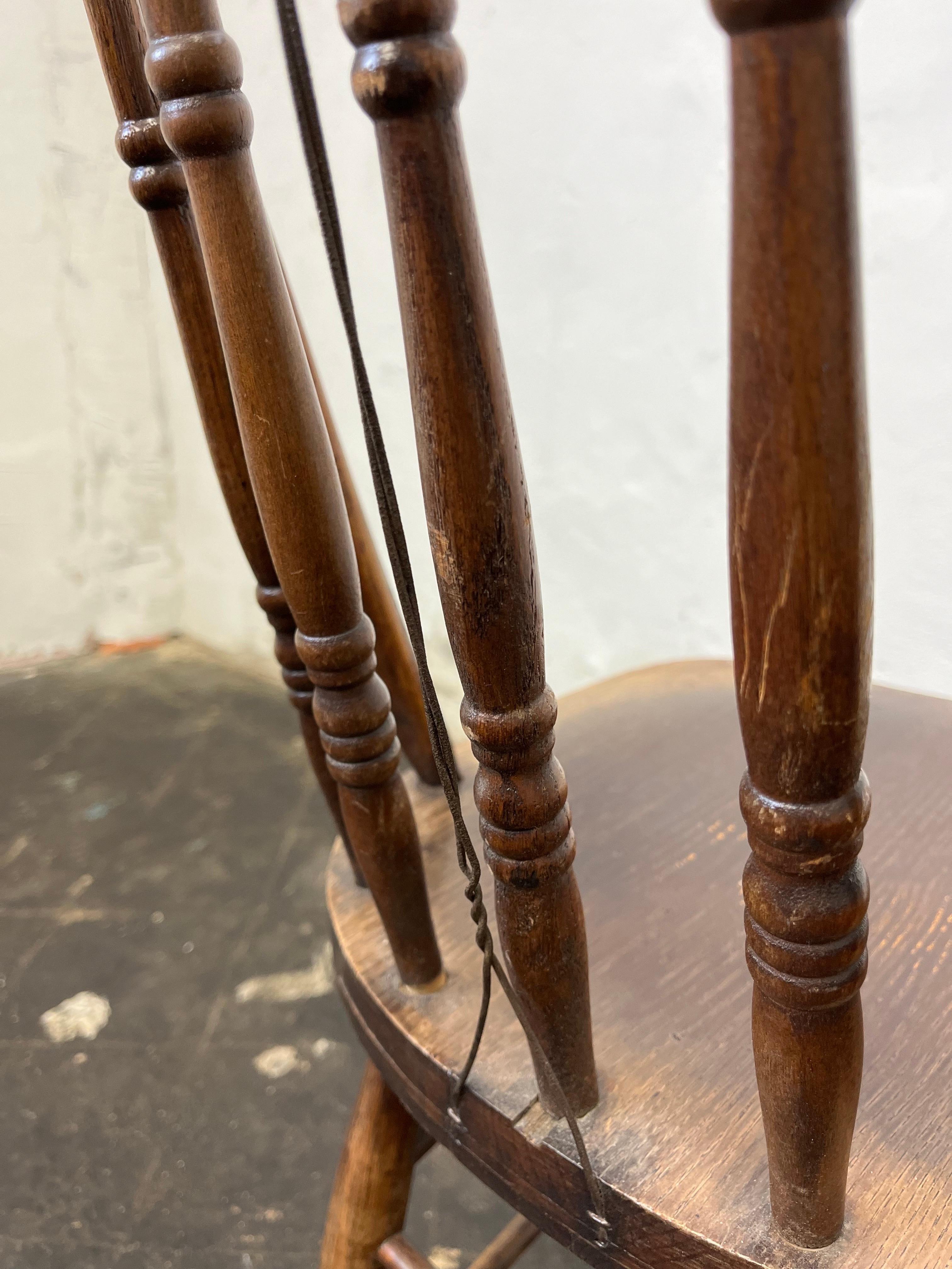 Fin du XIXe siècle Chaise à dossier en fuseau Support en fil de fer Antique en vente