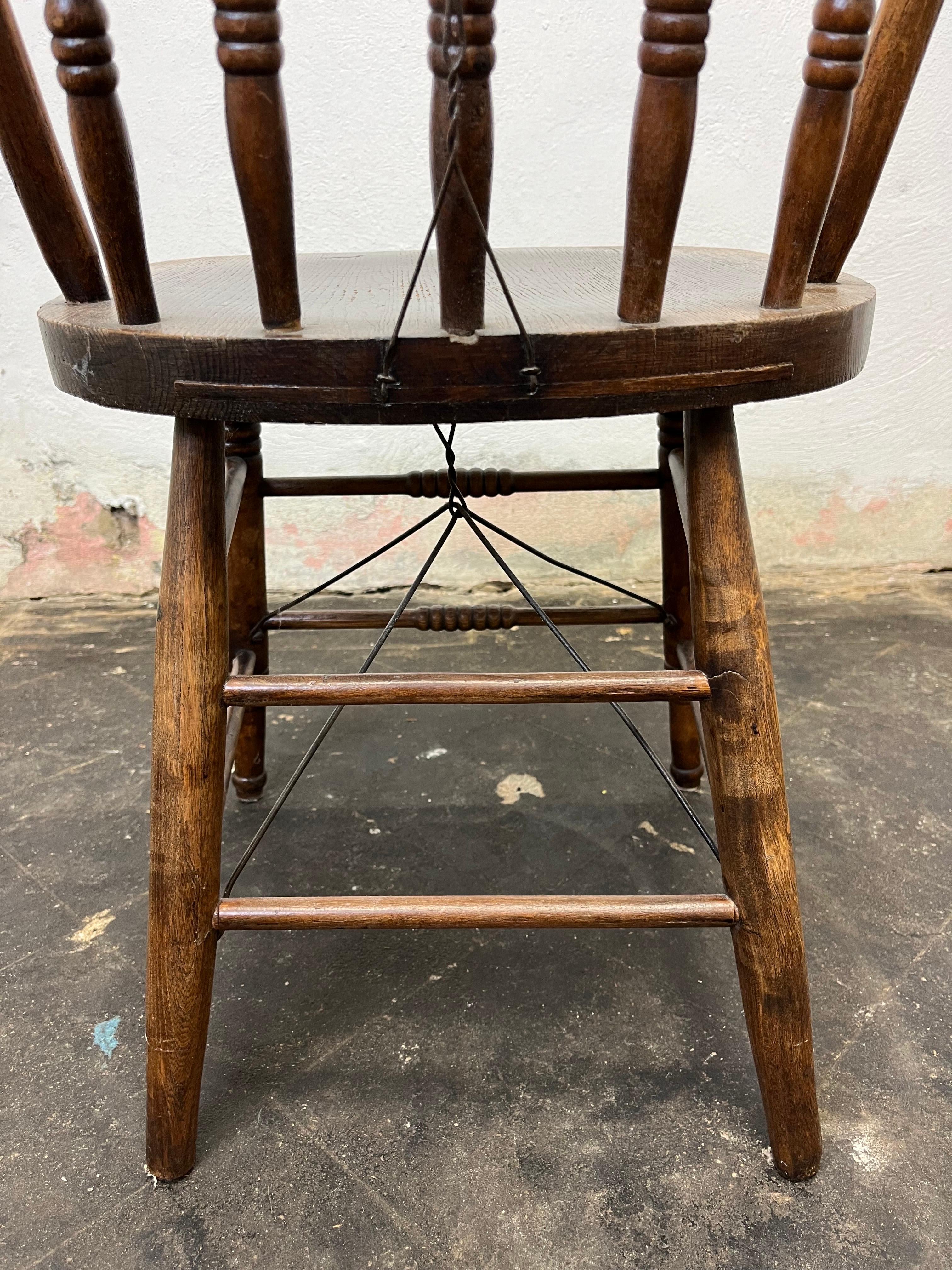 Fil de fer Chaise à dossier en fuseau Support en fil de fer Antique en vente