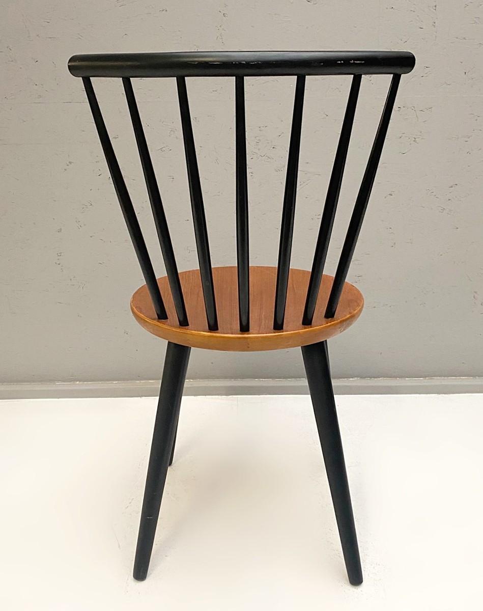 Mid-Century Modern Spindle Back Dining Chairs in the Style of Ilmari Tapiovaara, 1960s For Sale