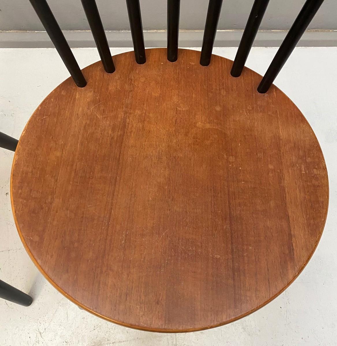 Mid-20th Century Spindle Back Dining Chairs in the Style of Ilmari Tapiovaara, 1960s For Sale