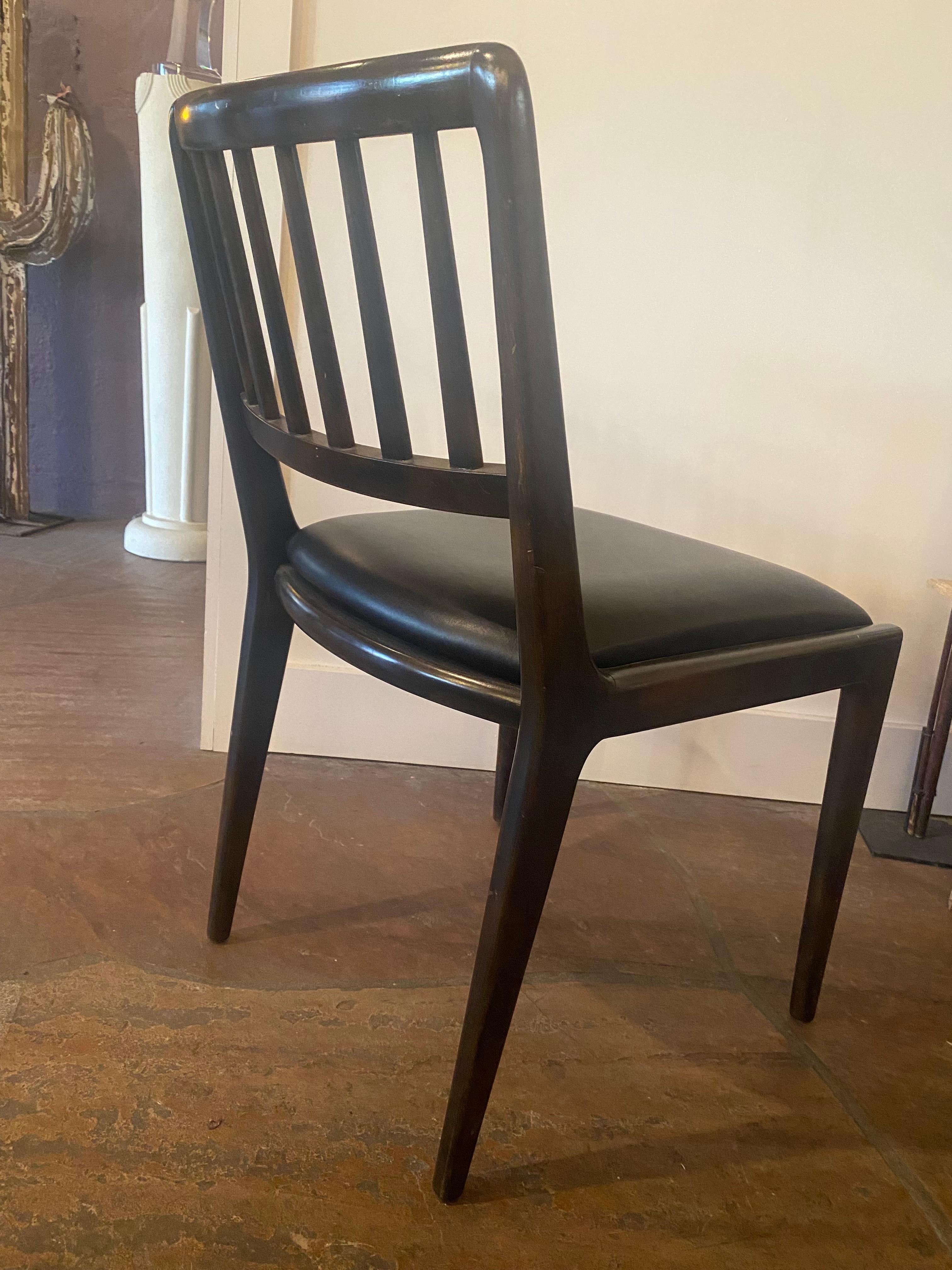 Sedia da pranzo con schienale a fuso modello Dunbar di Edward Wormley In condizioni buone in vendita a Pasadena, CA