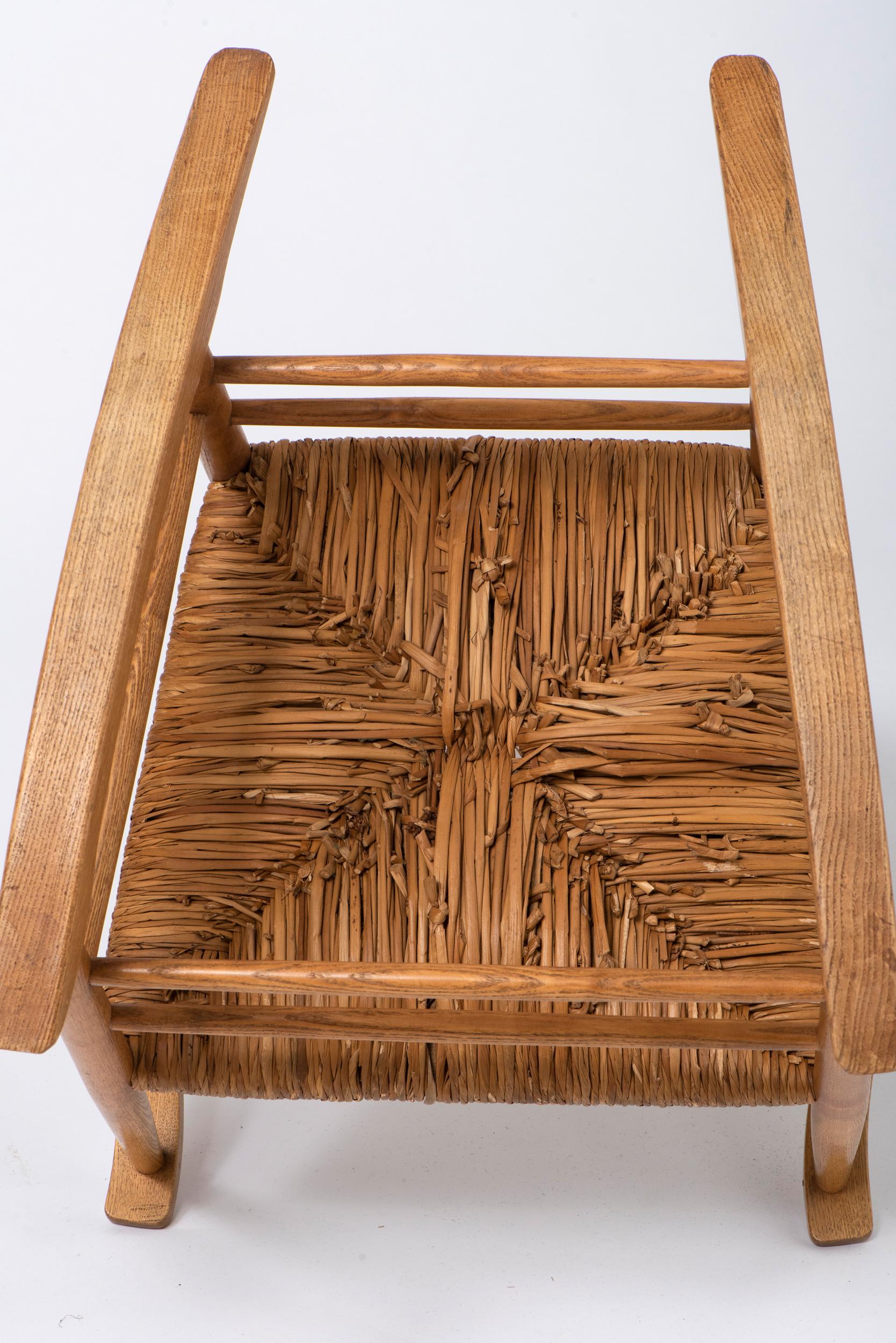 Spindle back Rocking Chair with rush seat by Neville Neal, England circa 1920. For Sale 3