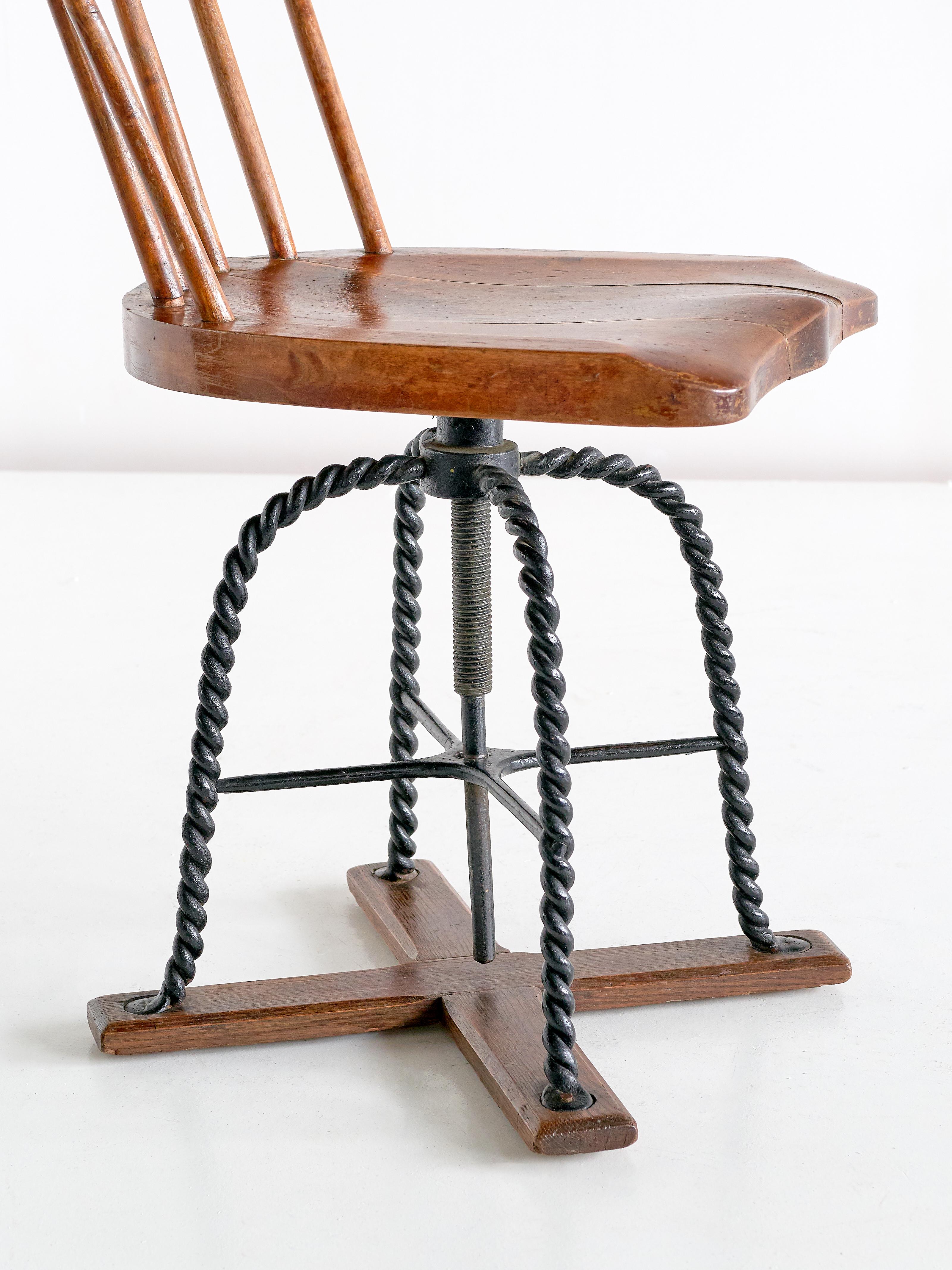 Spindle Back Swivel Desk Chair in Elm and Turned Wrought Iron, Sweden, 1920s In Good Condition In The Hague, NL