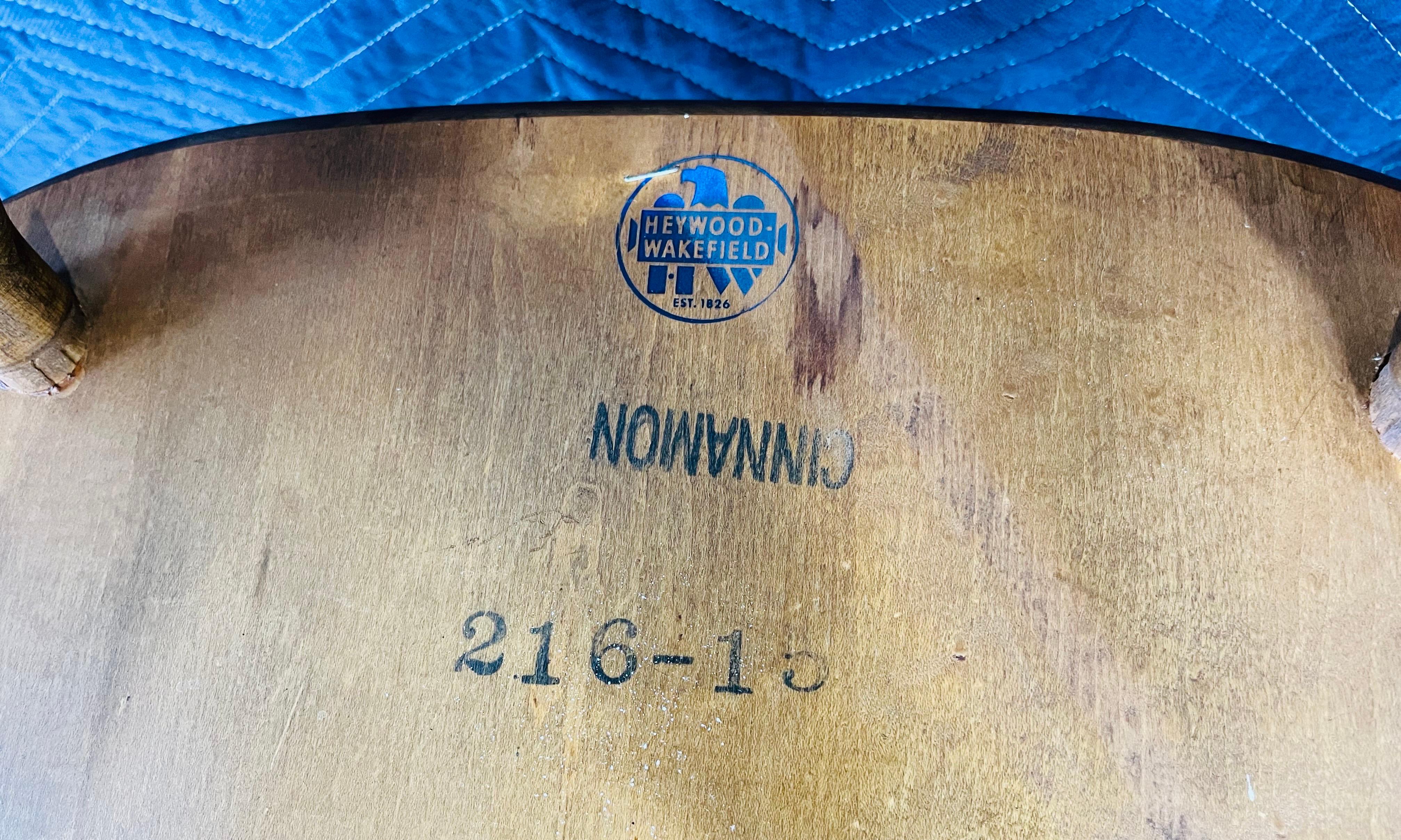 Spindle Fan-Back Windsor Chairs By Heywood Wakefield In Excellent Condition In Southampton, NJ