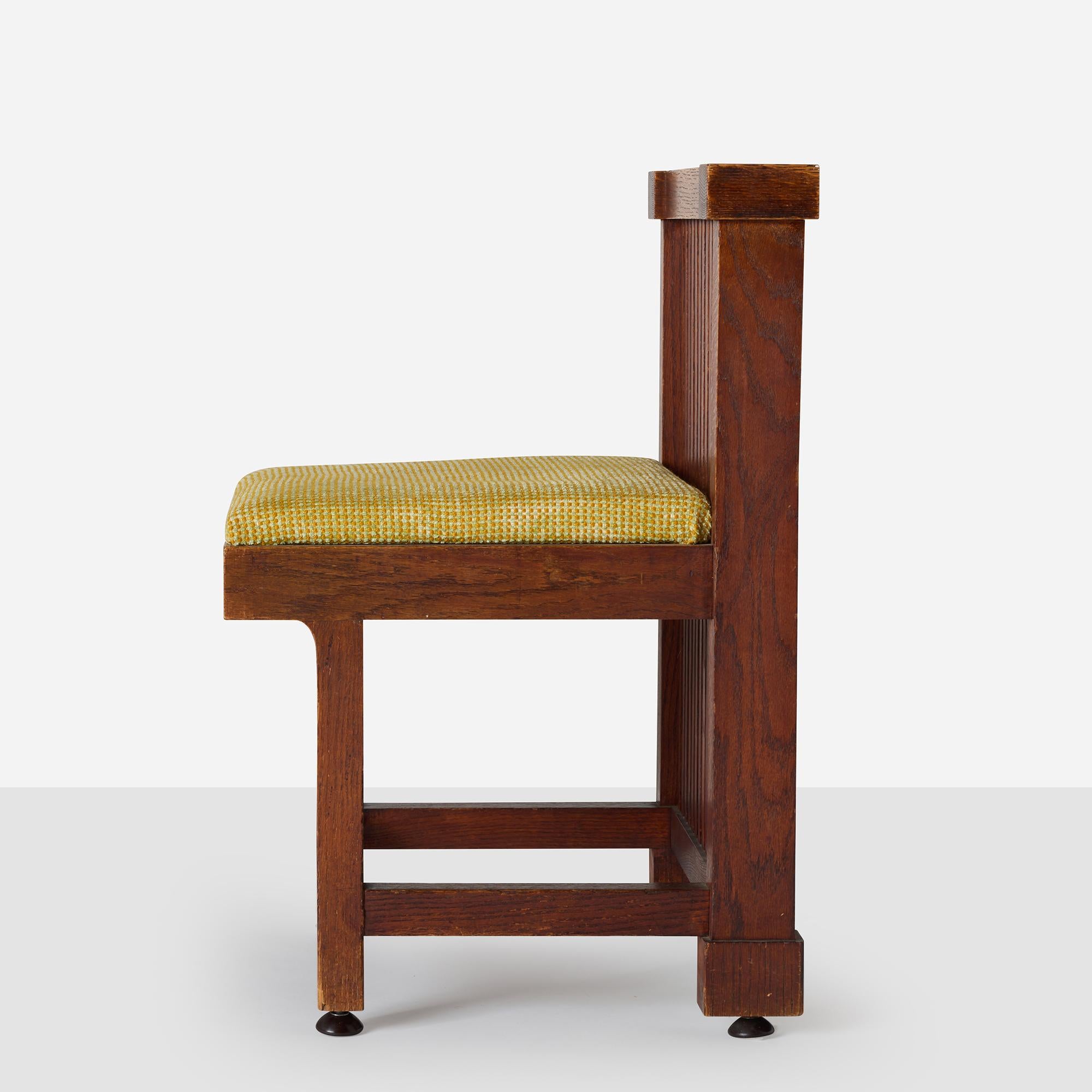 Moderne Chaise d'appoint en forme de fuseau pour la bibliothèque Lloyd Wright par Frank Lloyd Wright en vente