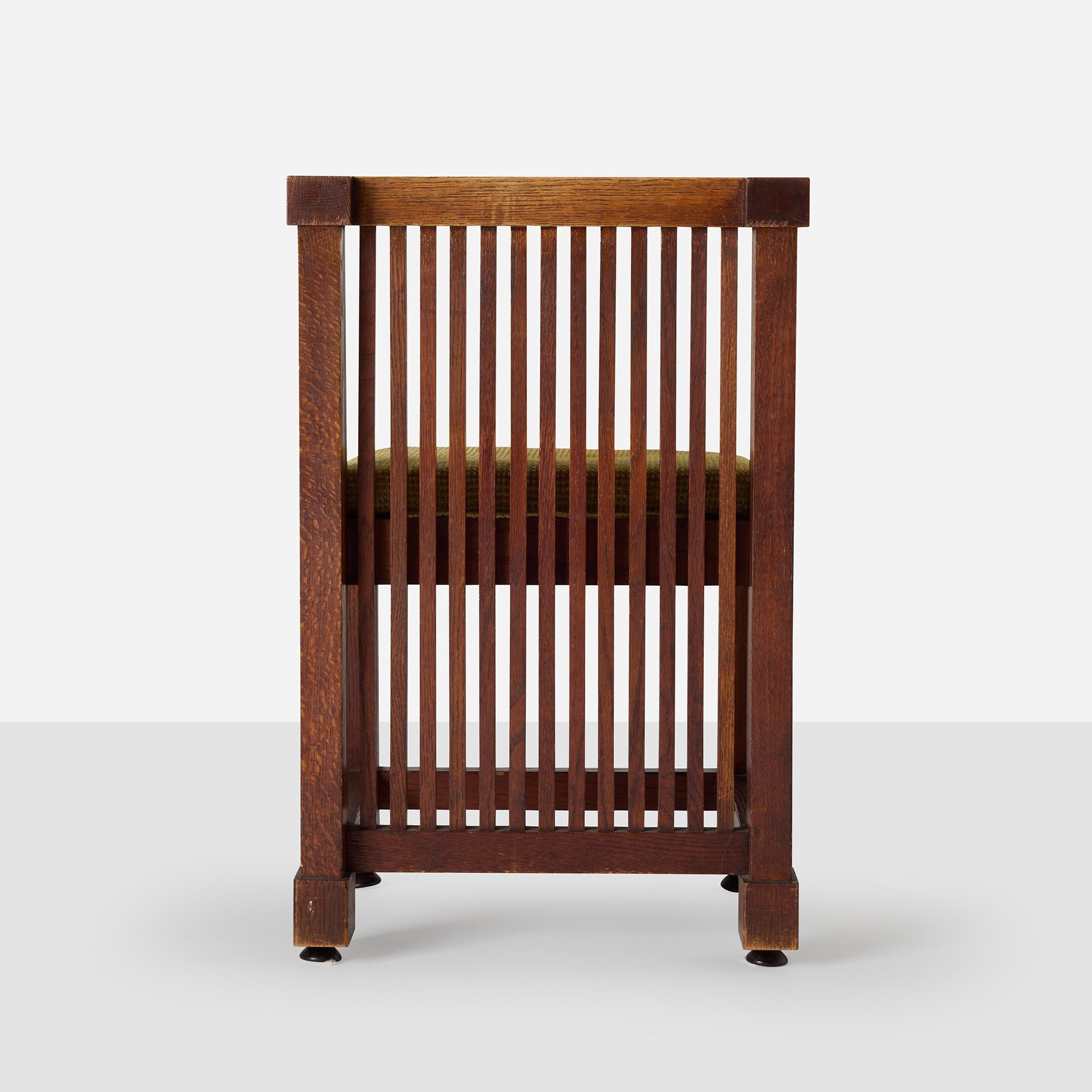 Début du 20ème siècle Chaise d'appoint en forme de fuseau pour la bibliothèque Lloyd Wright par Frank Lloyd Wright en vente