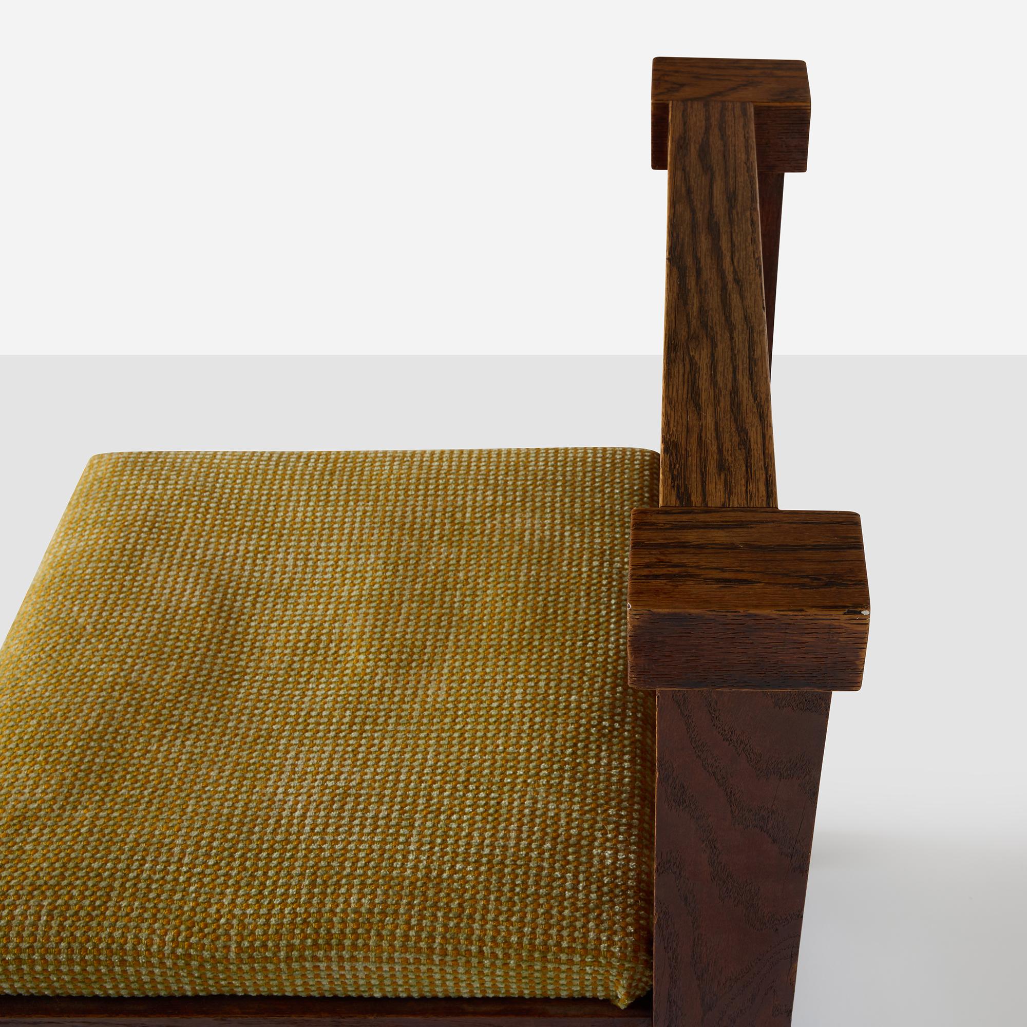 Tissu d'ameublement Chaise d'appoint en forme de fuseau pour la bibliothèque Lloyd Wright par Frank Lloyd Wright en vente