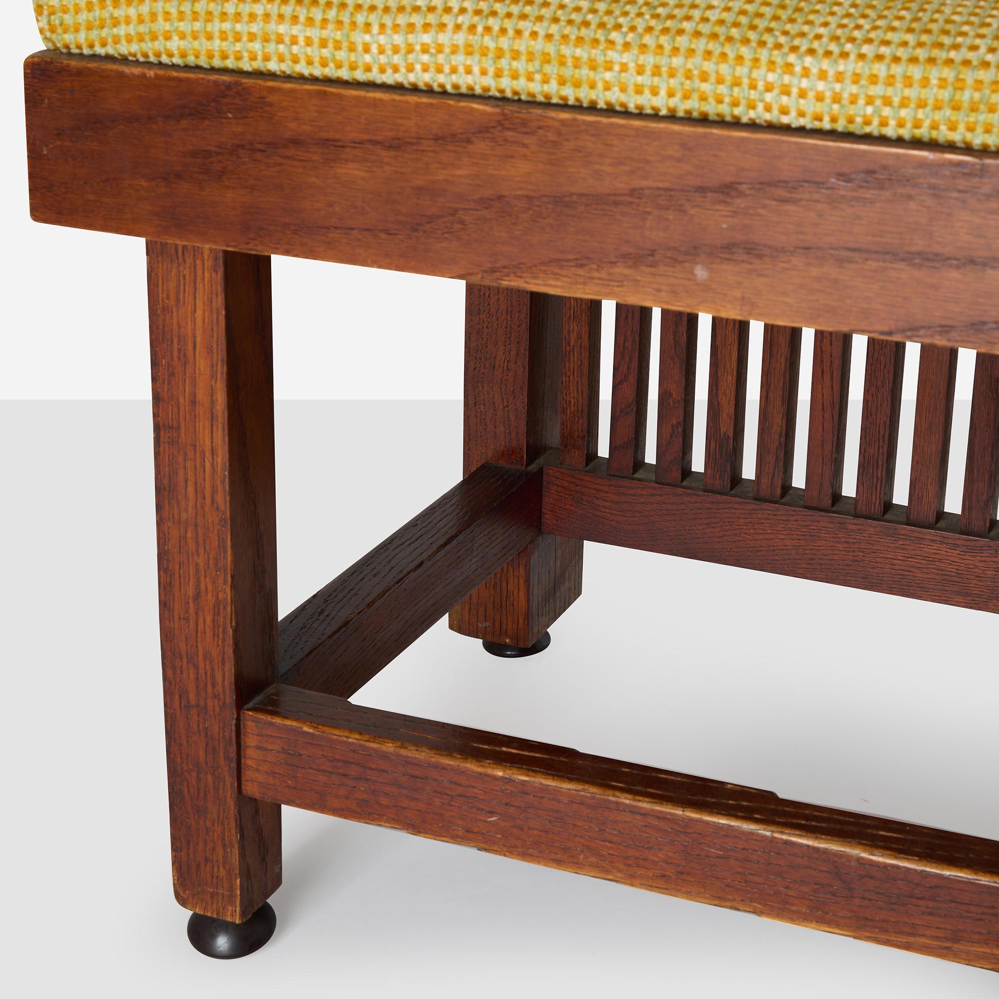 Chaise d'appoint en forme de fuseau pour la bibliothèque Lloyd Wright par Frank Lloyd Wright en vente 1