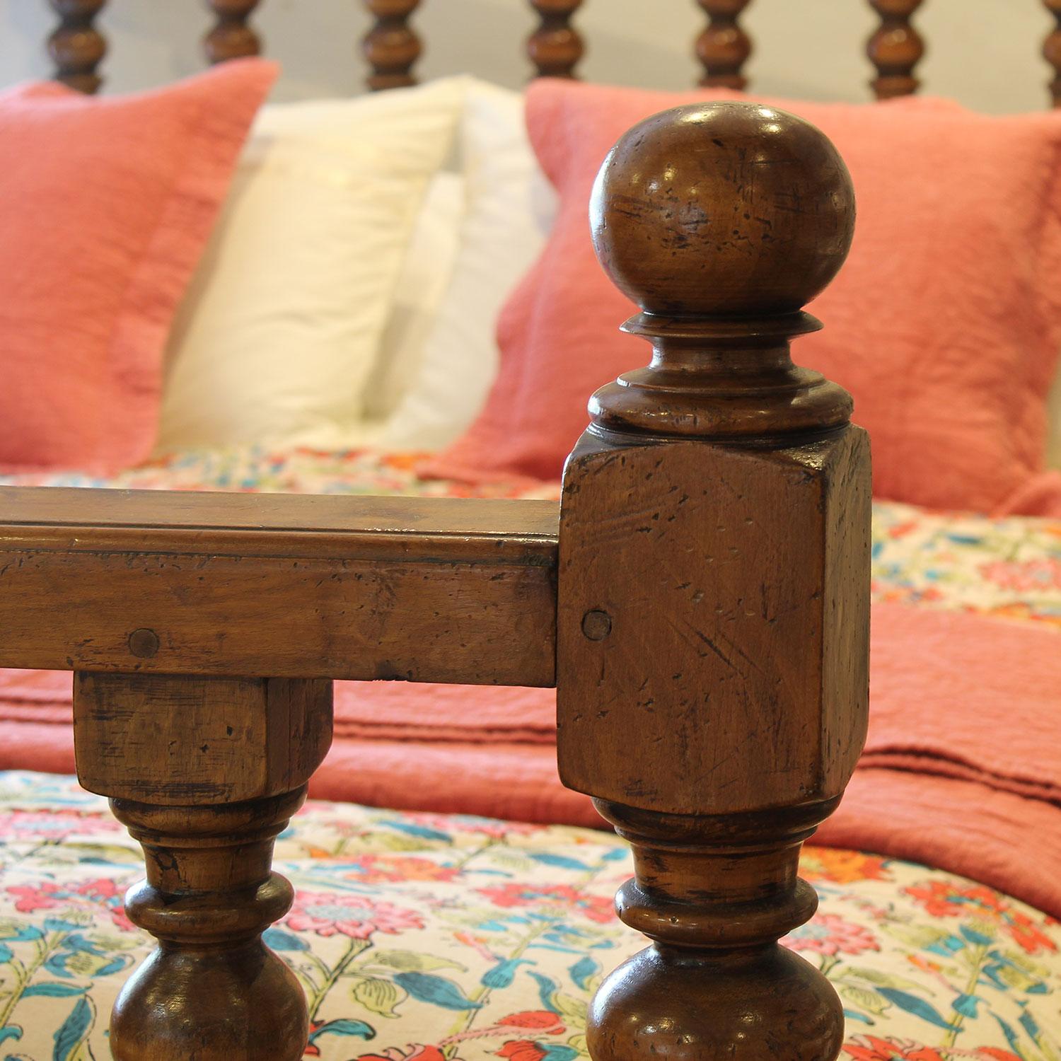 spindle twin bed antique