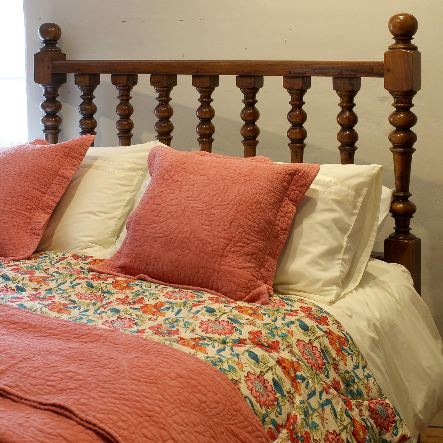 Walnut Spindle Wooden Antique Bed, WK190 For Sale