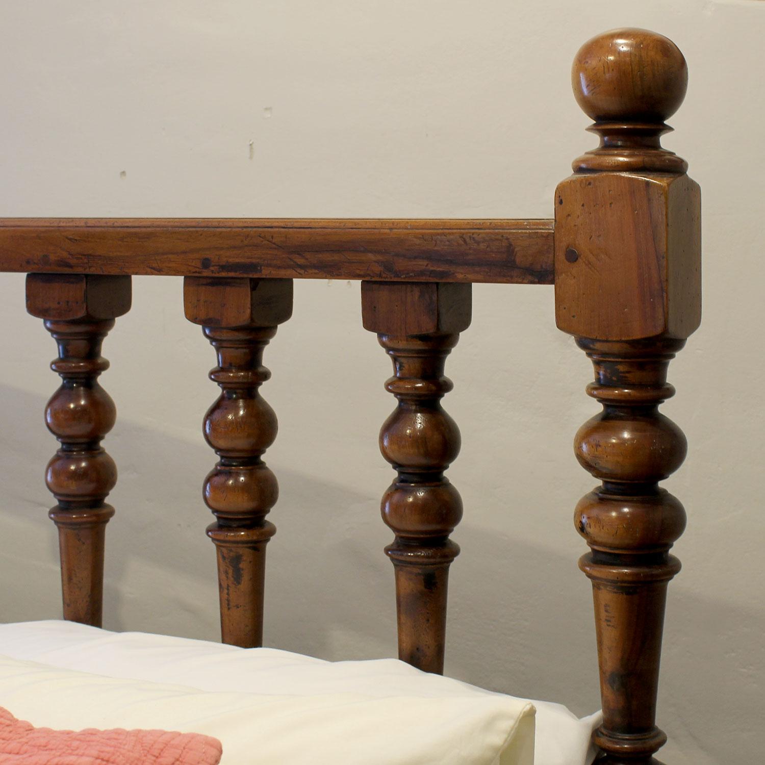 Spindle Wooden Antique Bed, WK190 For Sale 1