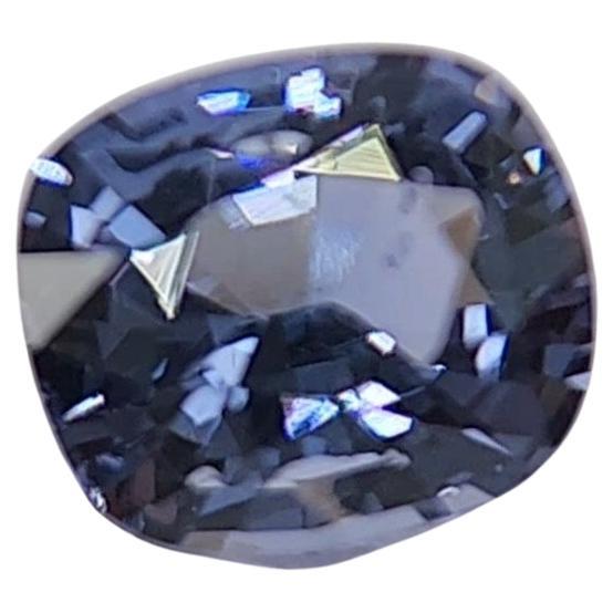 Questo grazioso spinello BLU con taglio a cuscino pesa 2.46  La sua forma si presta a una varietà di possibilità, ma sarebbe un bellissimo anello a tre pietre! Misura  8,60 x 7,30 x 5,0 millimetri, è pulito, brillante e ben sfaccettato, con un bel