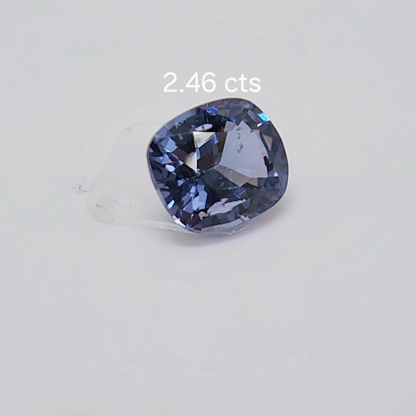 Taglio cuscino Spinello 2,46 carati. Bellissimo Spinello di colore blu proveniente dallo Sri Lanka. in vendita