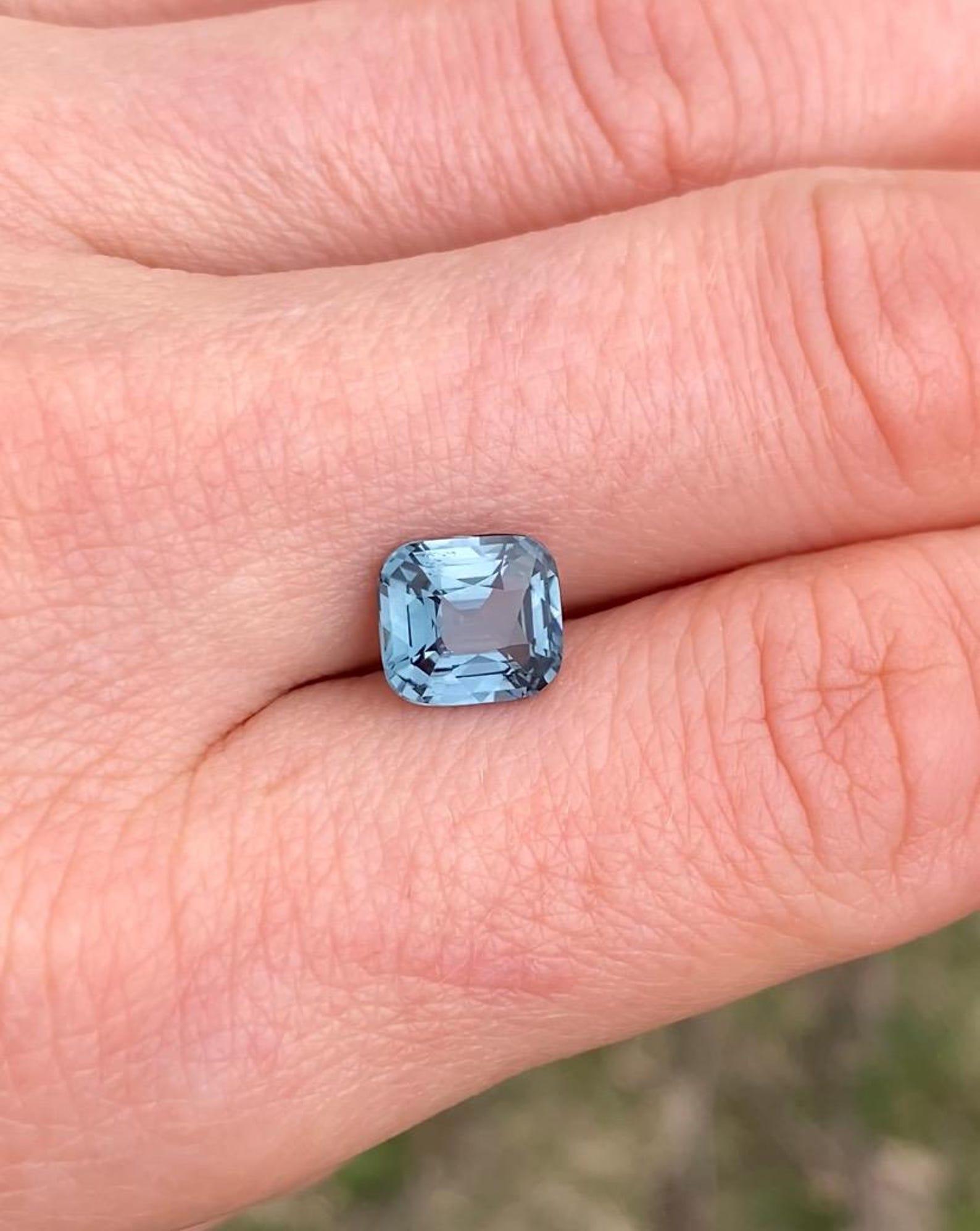 Spinelle gris-bleu 2,61 carats, pierre précieuse naturelle libre de haute qualité, coussin, Tanzanie en vente 6