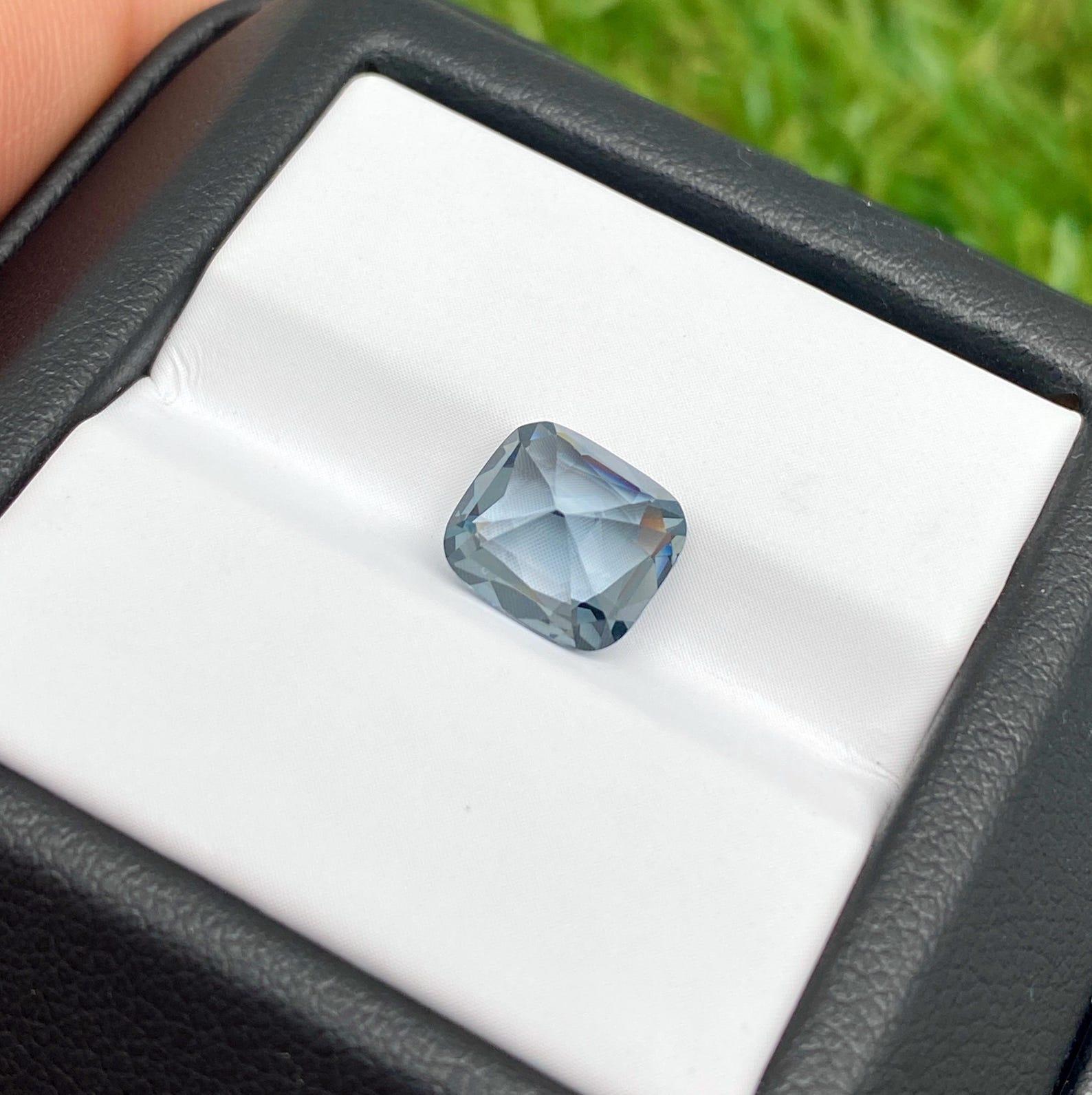 Spinelle gris-bleu 2,61 carats, pierre précieuse naturelle libre de haute qualité, coussin, Tanzanie en vente 2