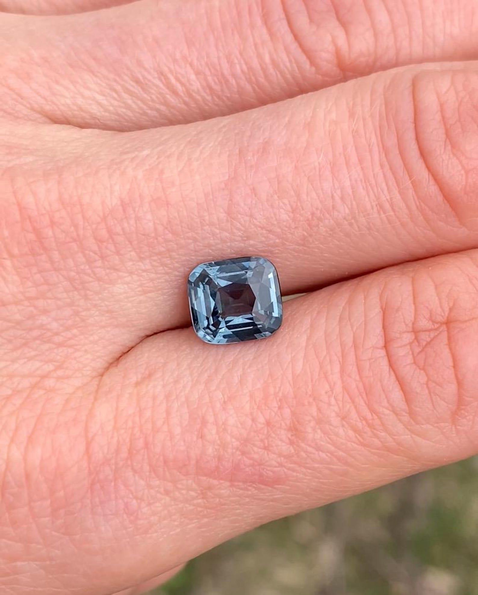 Spinelle gris-bleu 2,61 carats, pierre précieuse naturelle libre de haute qualité, coussin, Tanzanie en vente 4