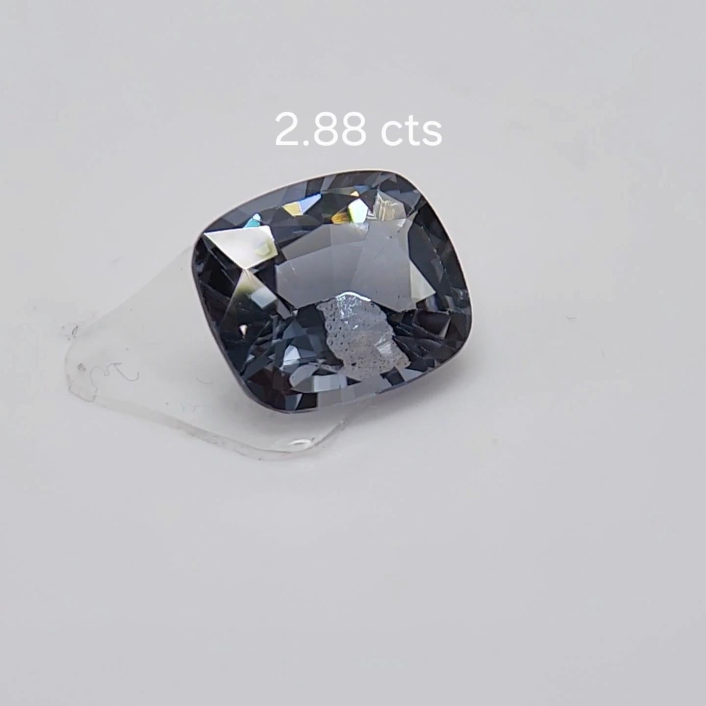 da uomo o donna Spinello 2,88 carati. Bellissimo Spinello di colore blu proveniente dallo Sri Lanka. in vendita