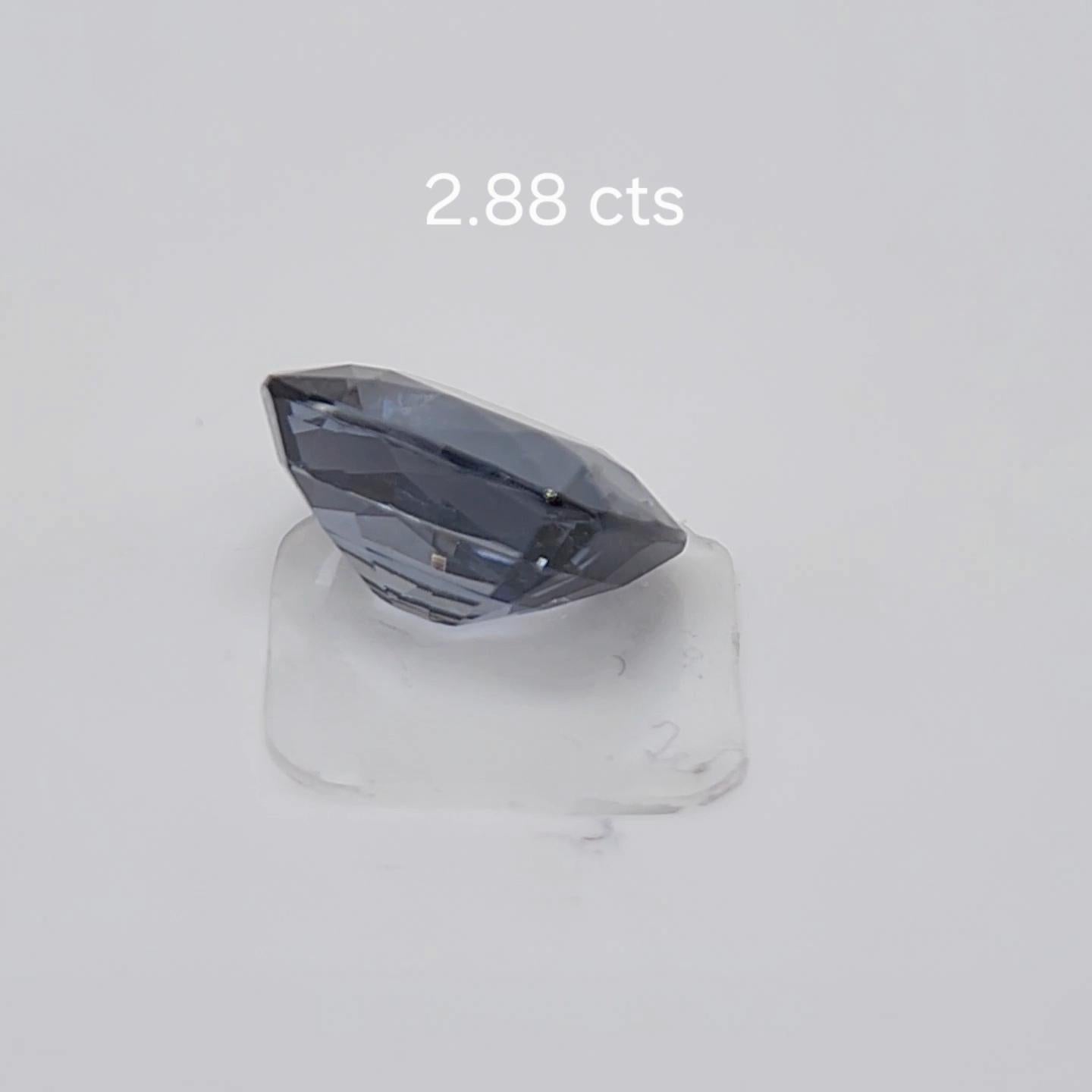Spinello 2,88 carati. Bellissimo Spinello di colore blu proveniente dallo Sri Lanka. in vendita 3