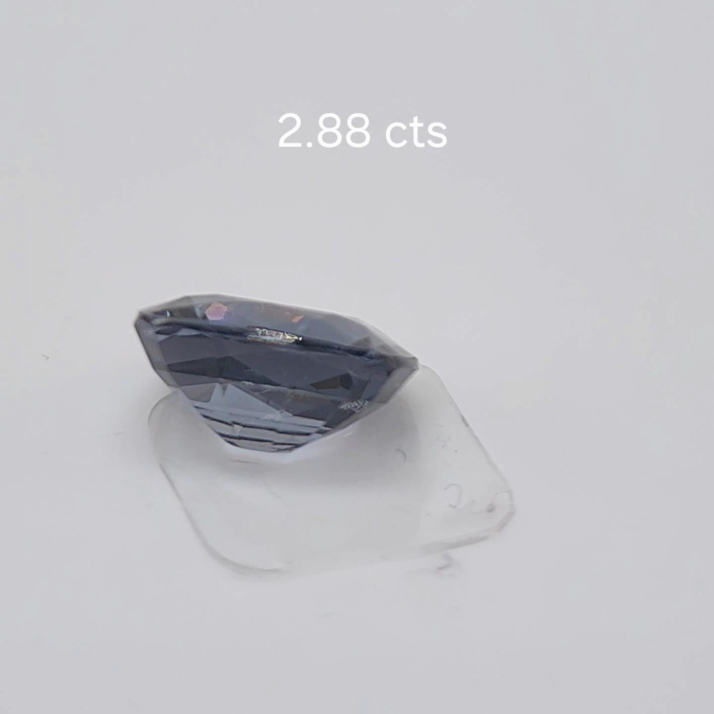 Spinello 2,88 carati. Bellissimo Spinello di colore blu proveniente dallo Sri Lanka. in vendita 4