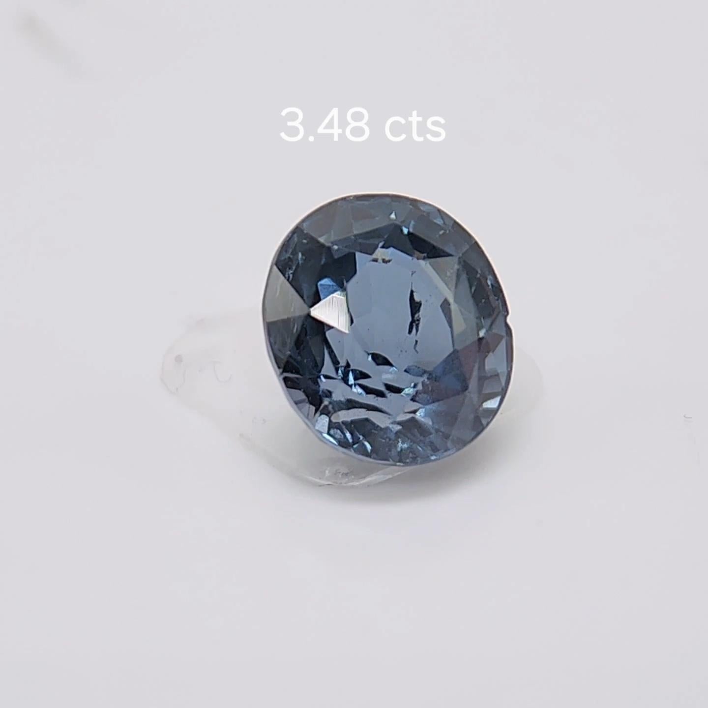 Taglio ovale Spinello 3,48 carati. Bellissimo blu  Spinello di colore dello Sri lanka. in vendita
