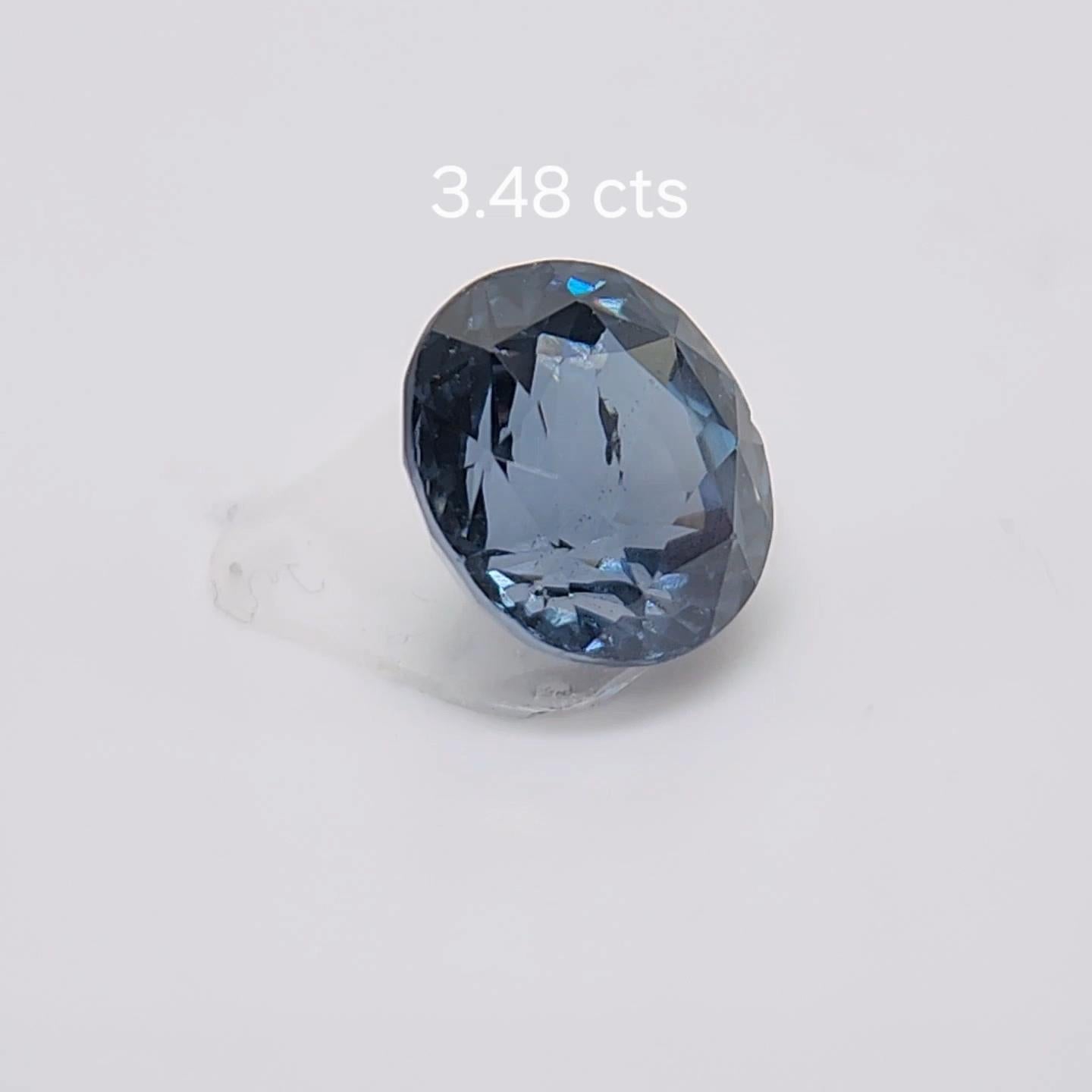 Spinello 3,48 carati. Bellissimo blu  Spinello di colore dello Sri lanka. In condizioni Nuovo in vendita a Brooklyn, NY